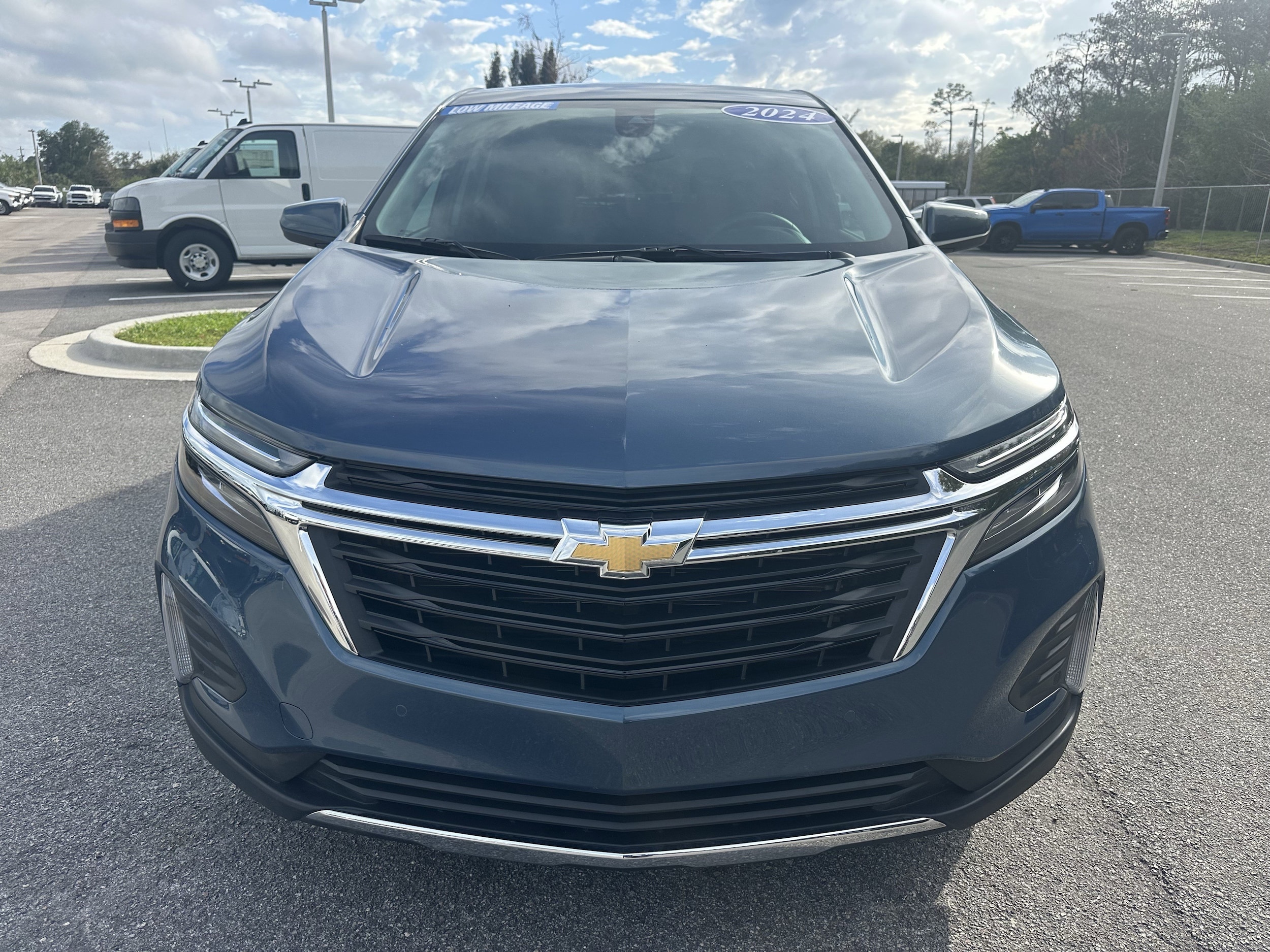 2024 Chevrolet Equinox LT photo 2