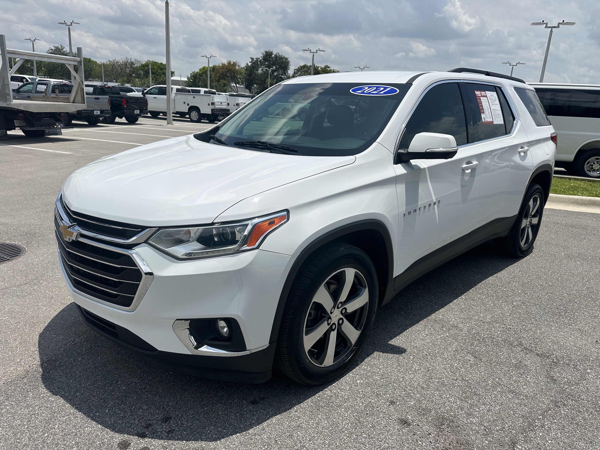 2021 Chevrolet Traverse LT Leather photo 4