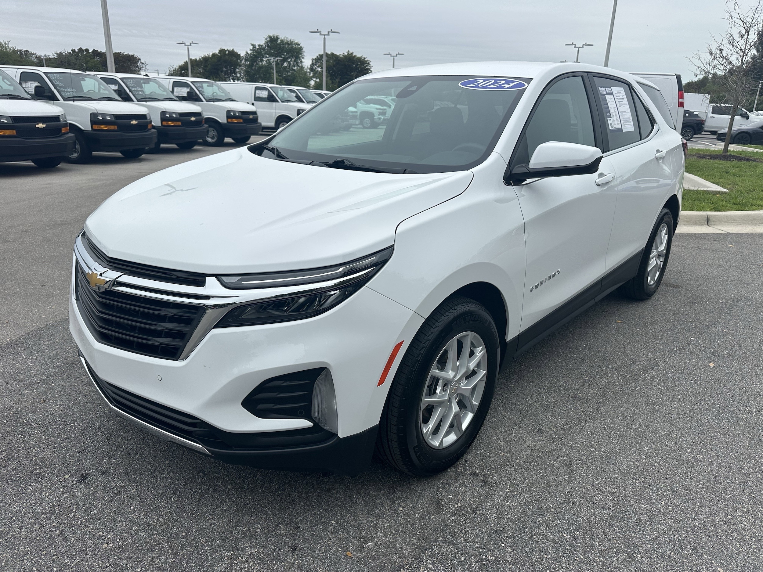 2024 Chevrolet Equinox LT photo 4