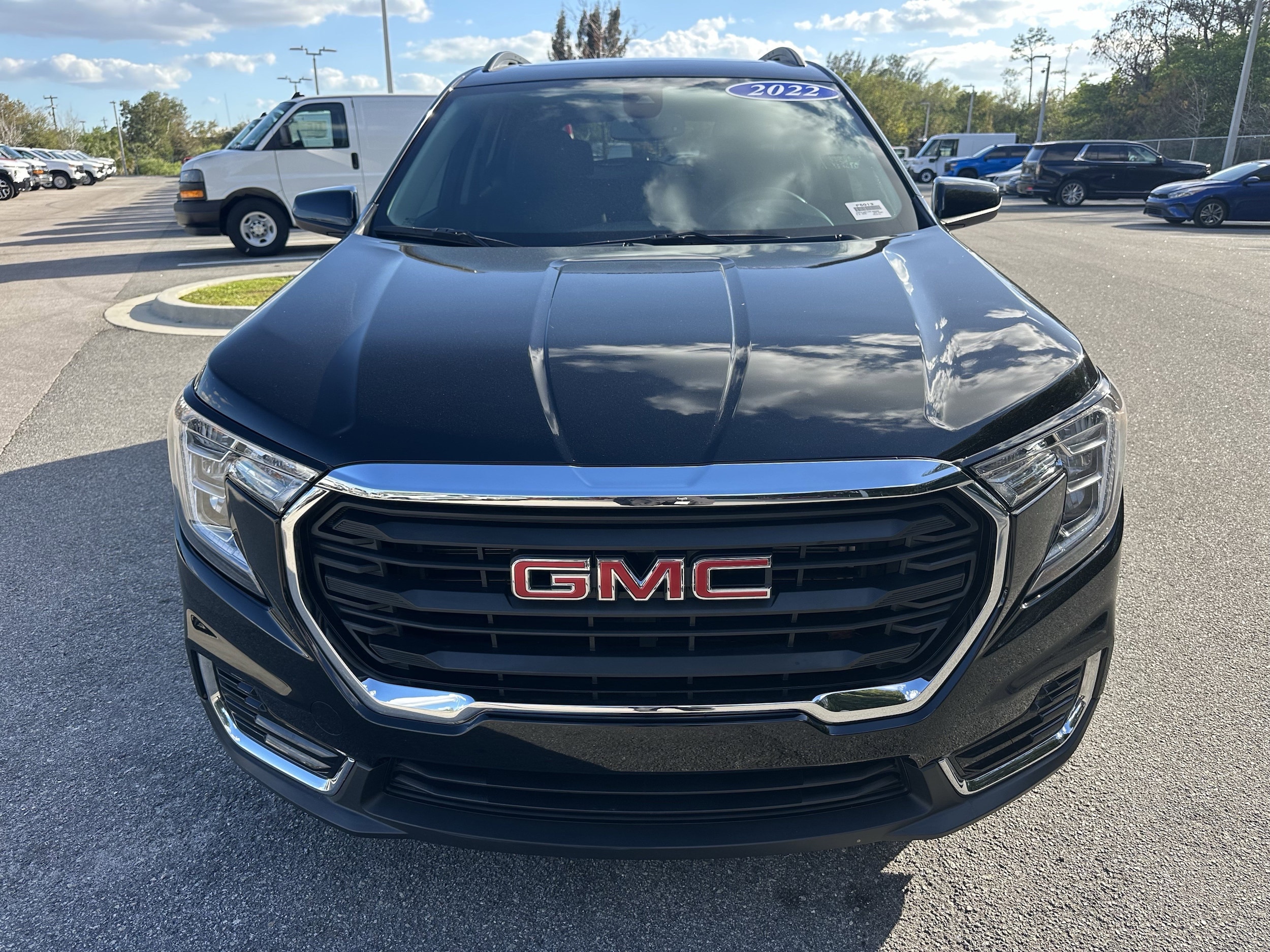 2022 GMC Terrain SLE photo 2