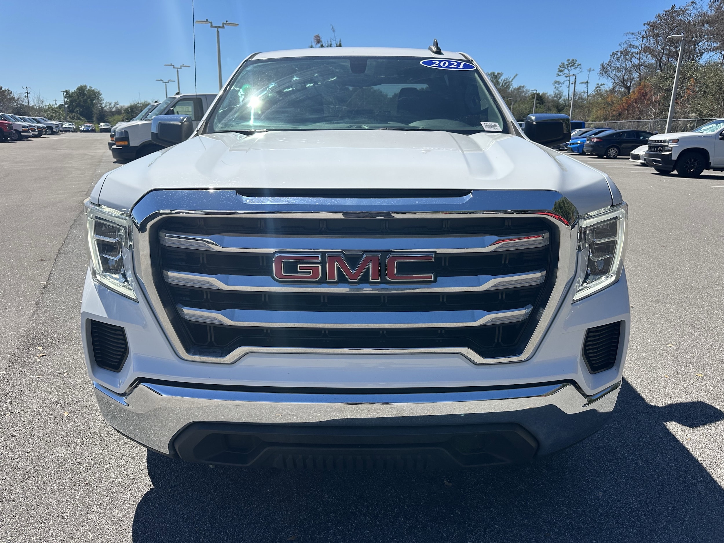 2021 GMC Sierra 1500 SLE photo 2