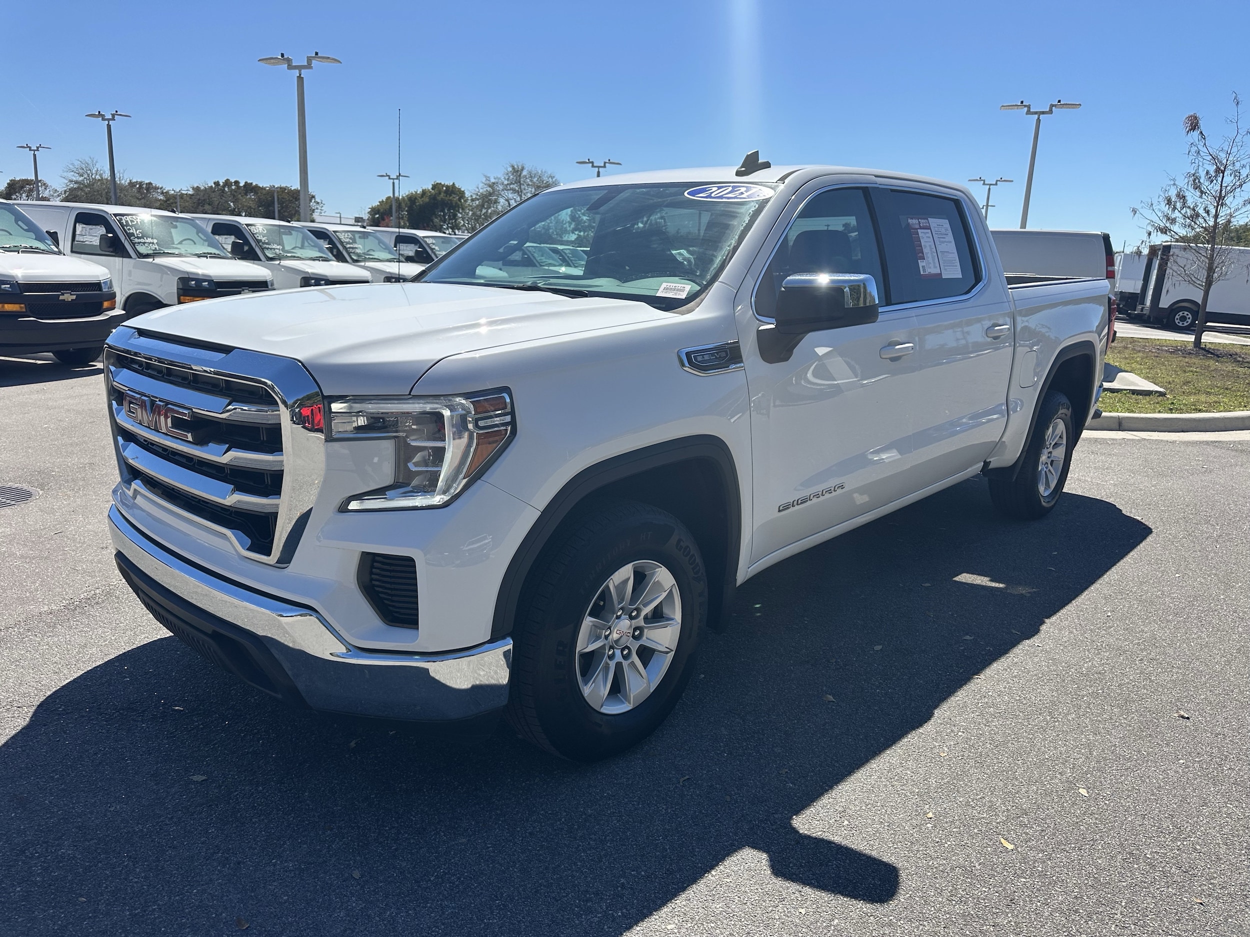 2021 GMC Sierra 1500 SLE photo 4