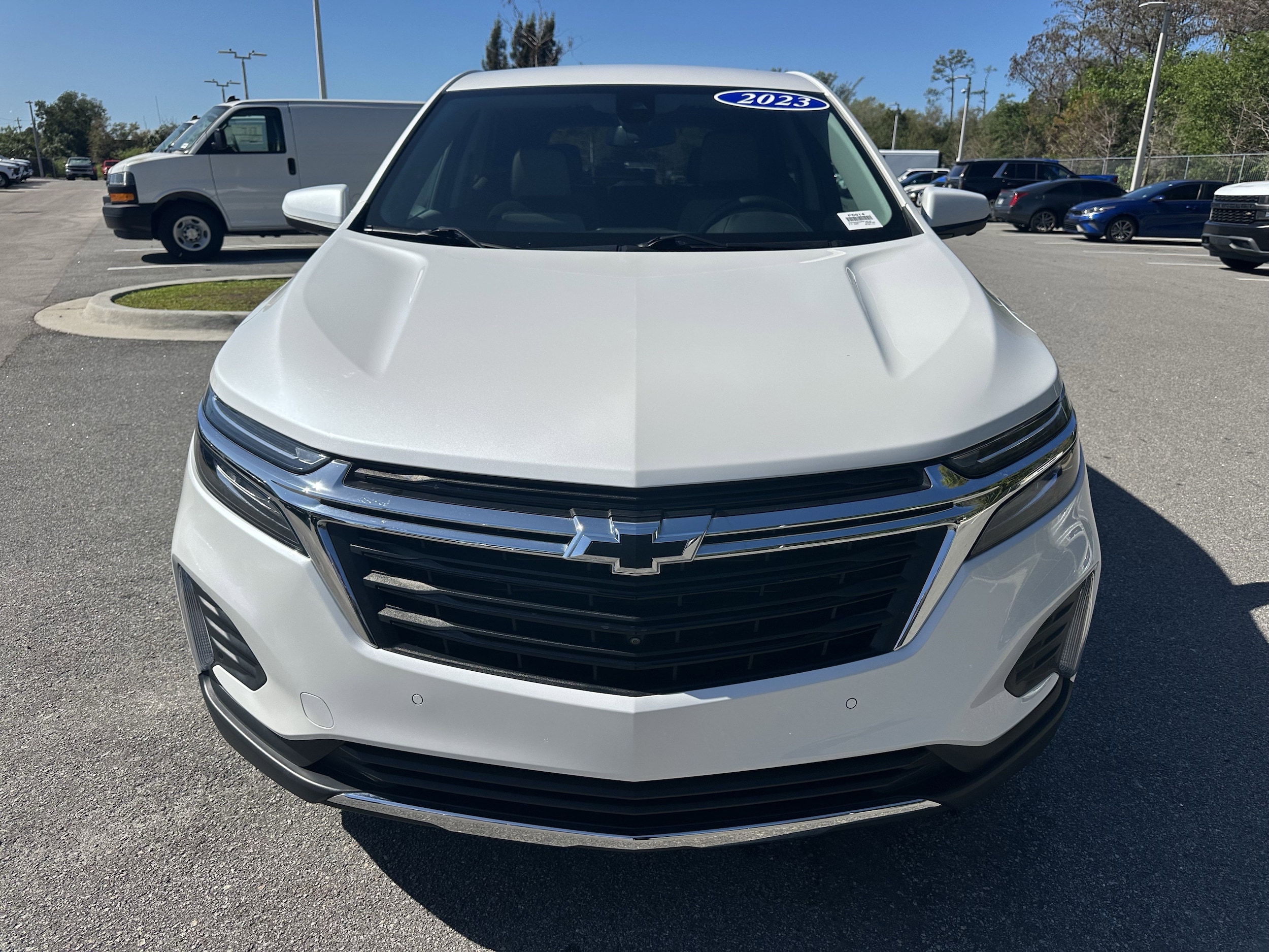 2023 Chevrolet Equinox LT photo 2