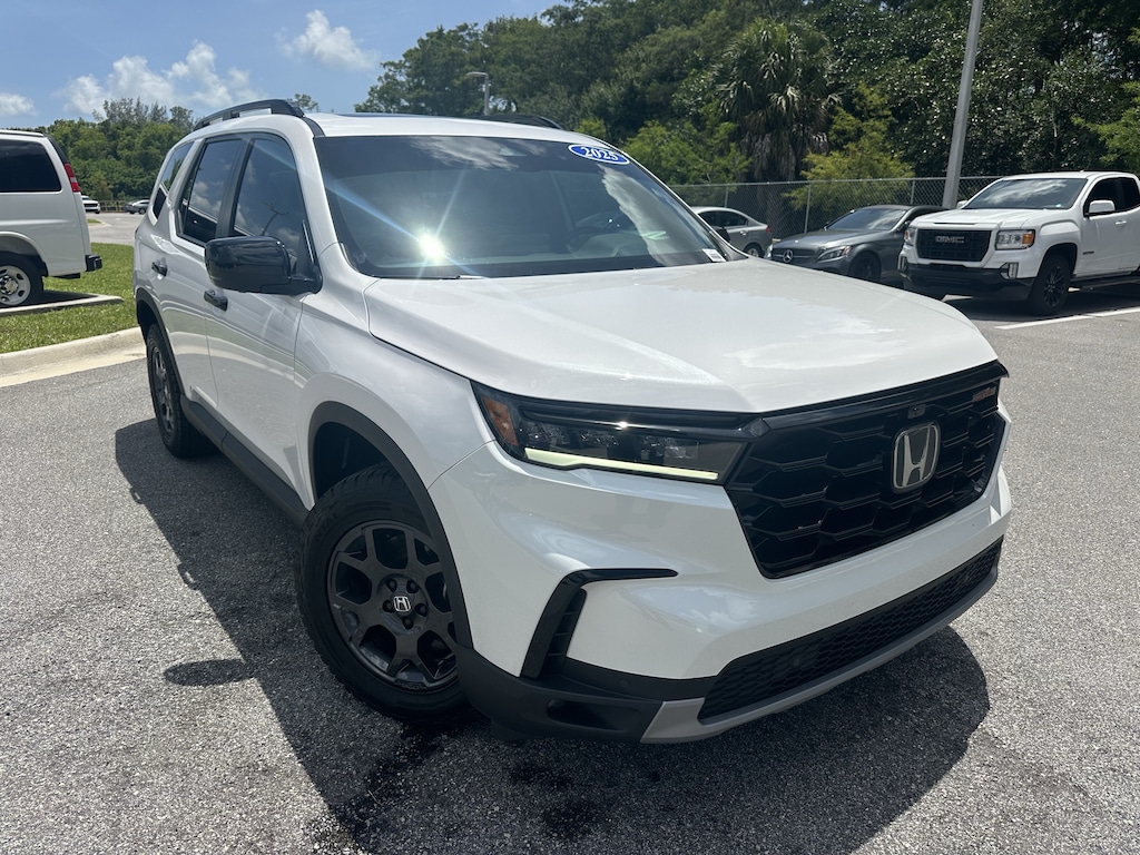 Used 2025 Honda Pilot TrailSport SUV