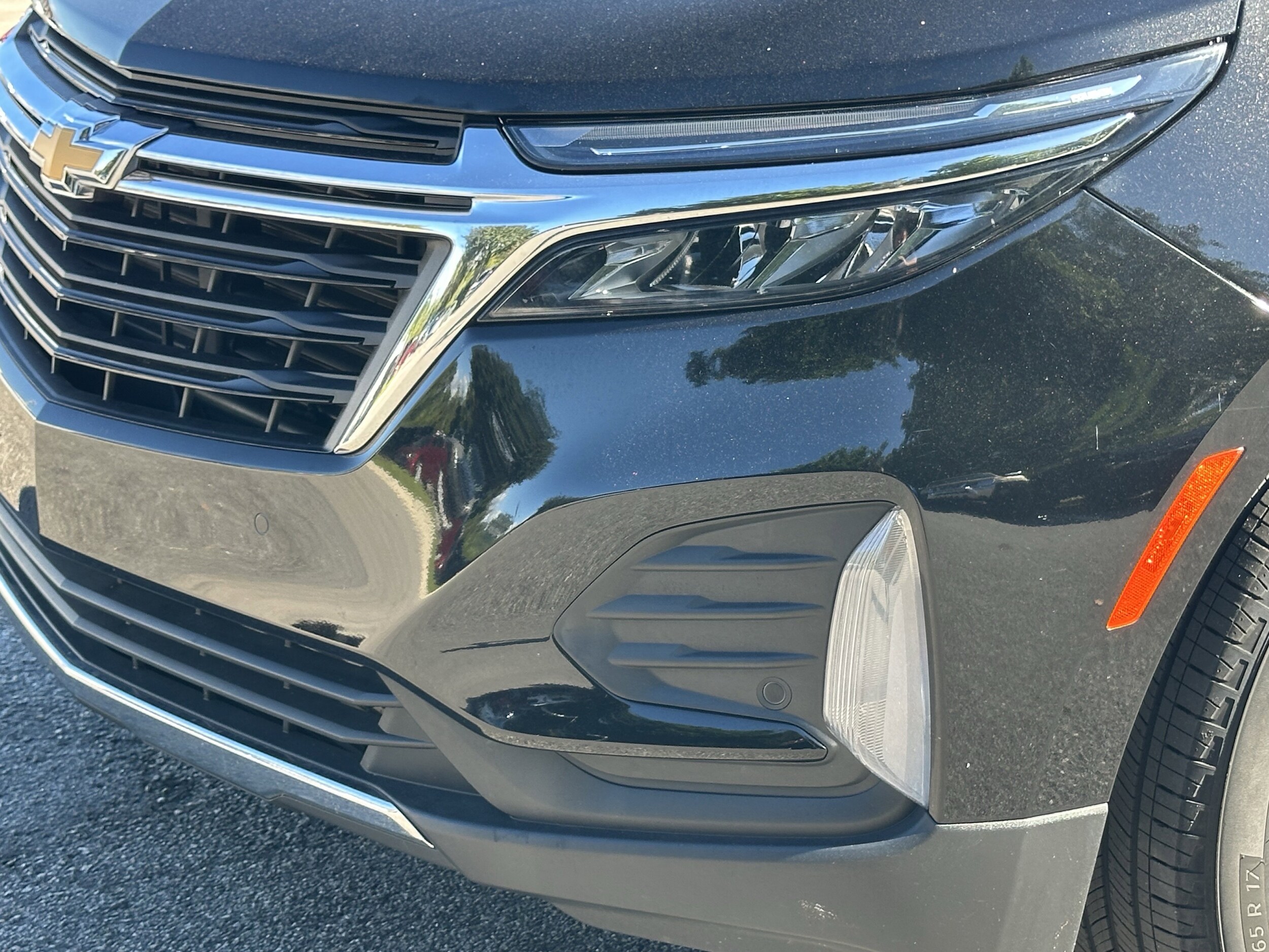 2023 Chevrolet Equinox LT photo 2