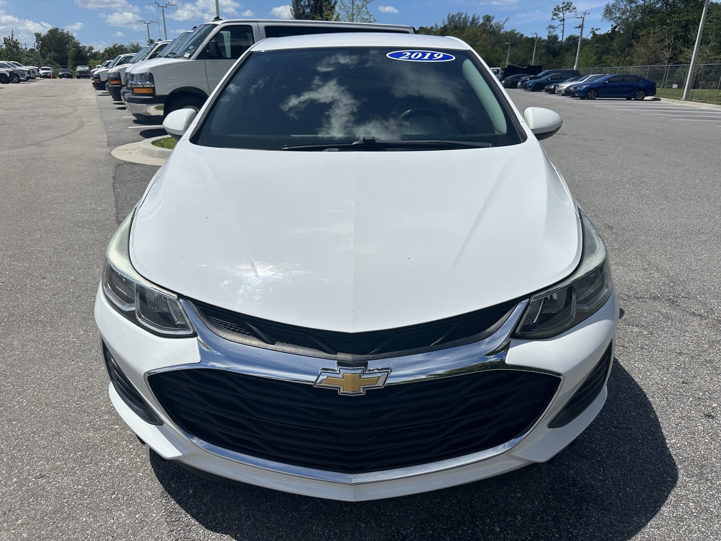 2019 Chevrolet Cruze LS photo 2