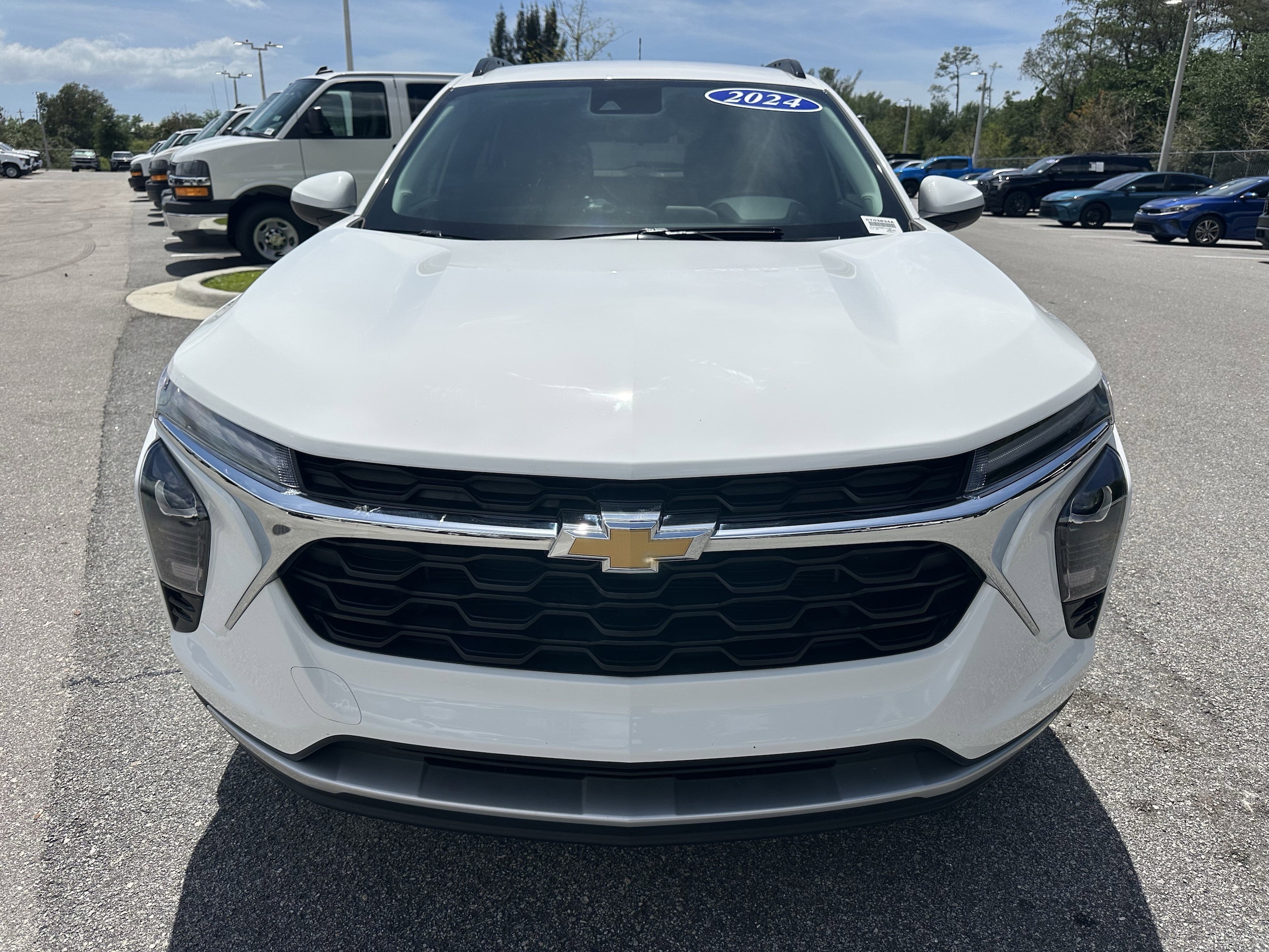 2024 Chevrolet Trax LT photo 2