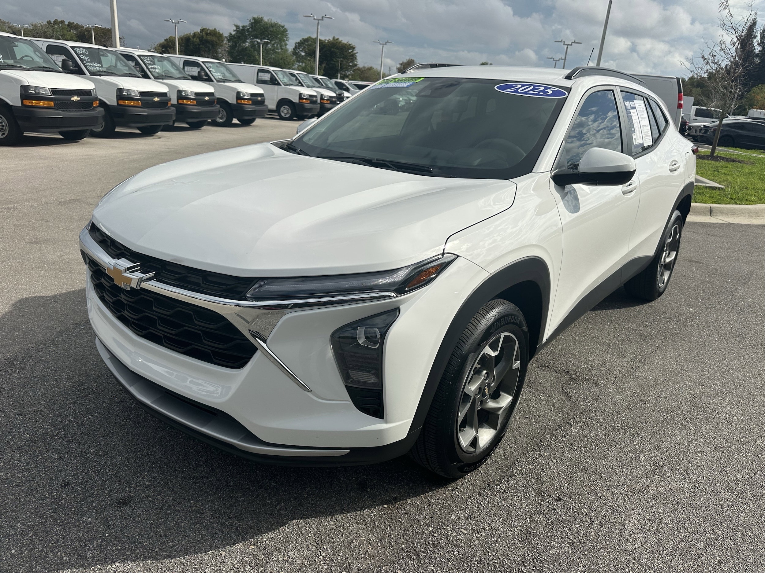 2025 Chevrolet Trax LT photo 4