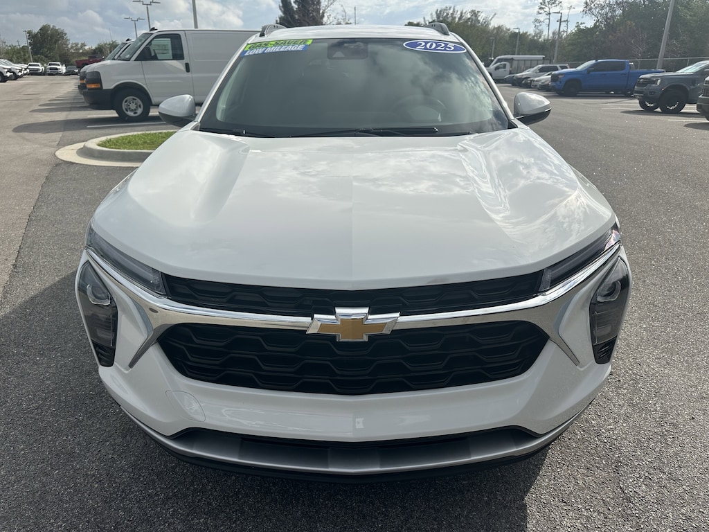 Used 2025 Chevrolet Trax LT SUV