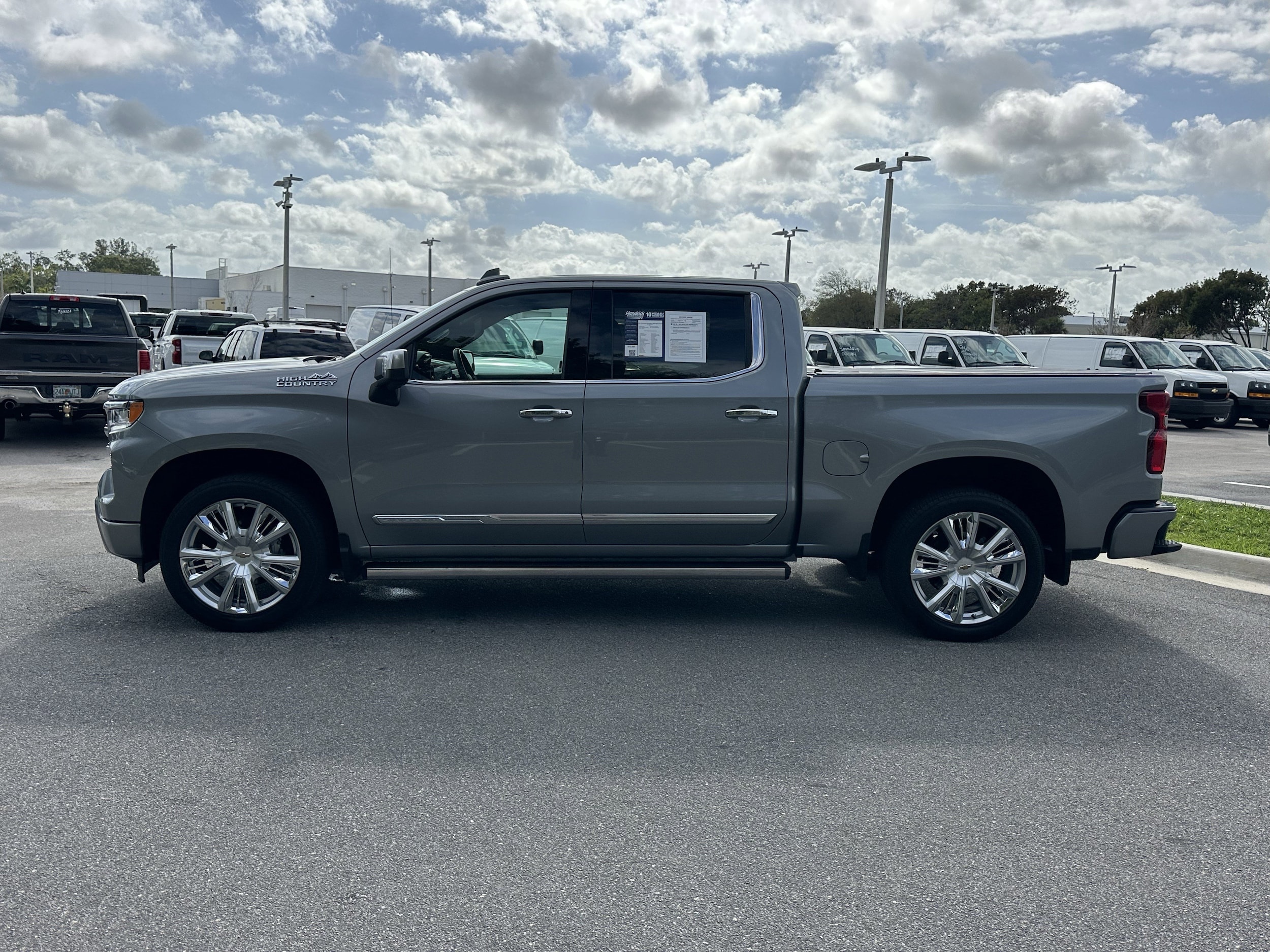 2024 Chevrolet Silverado 1500 High Country photo 5