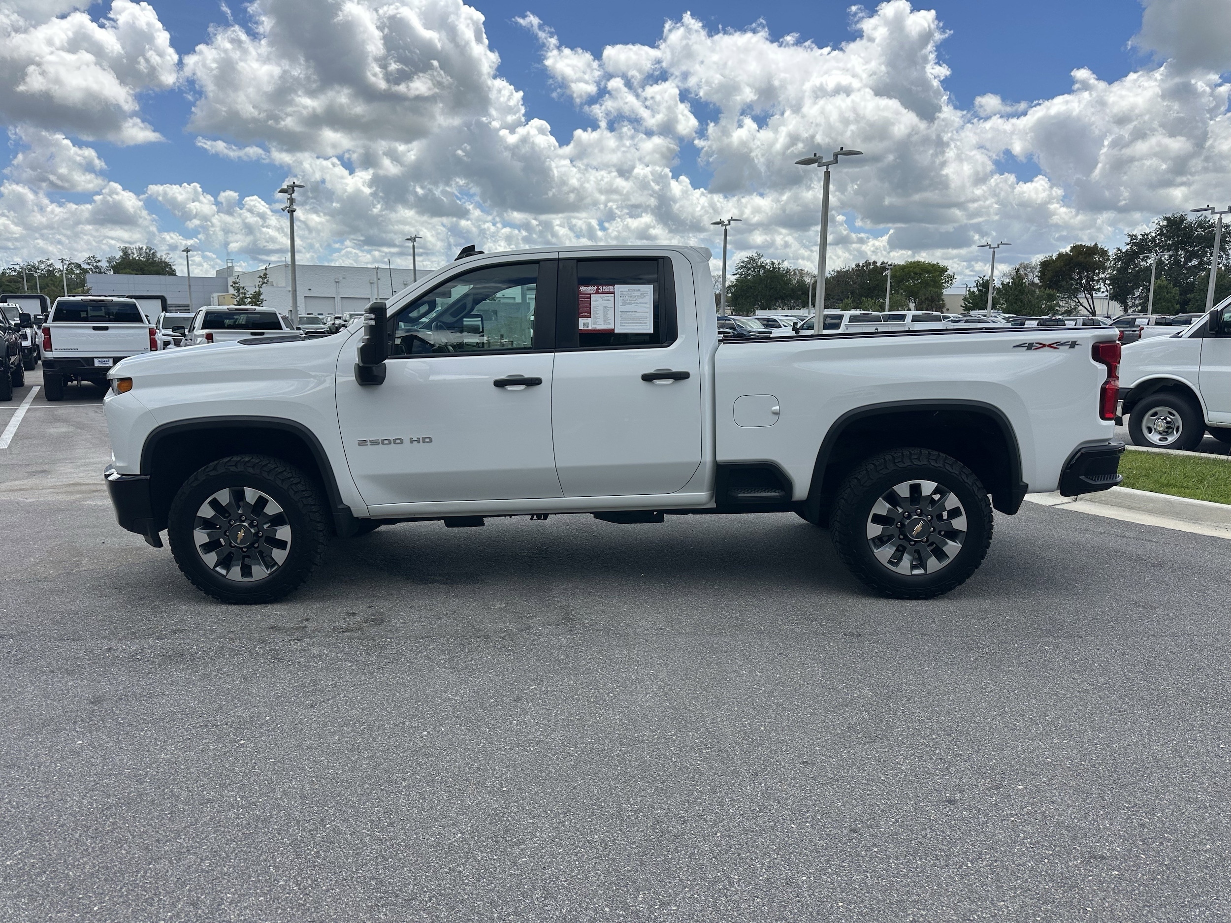2021 Chevrolet Silverado 2500HD Custom photo 4
