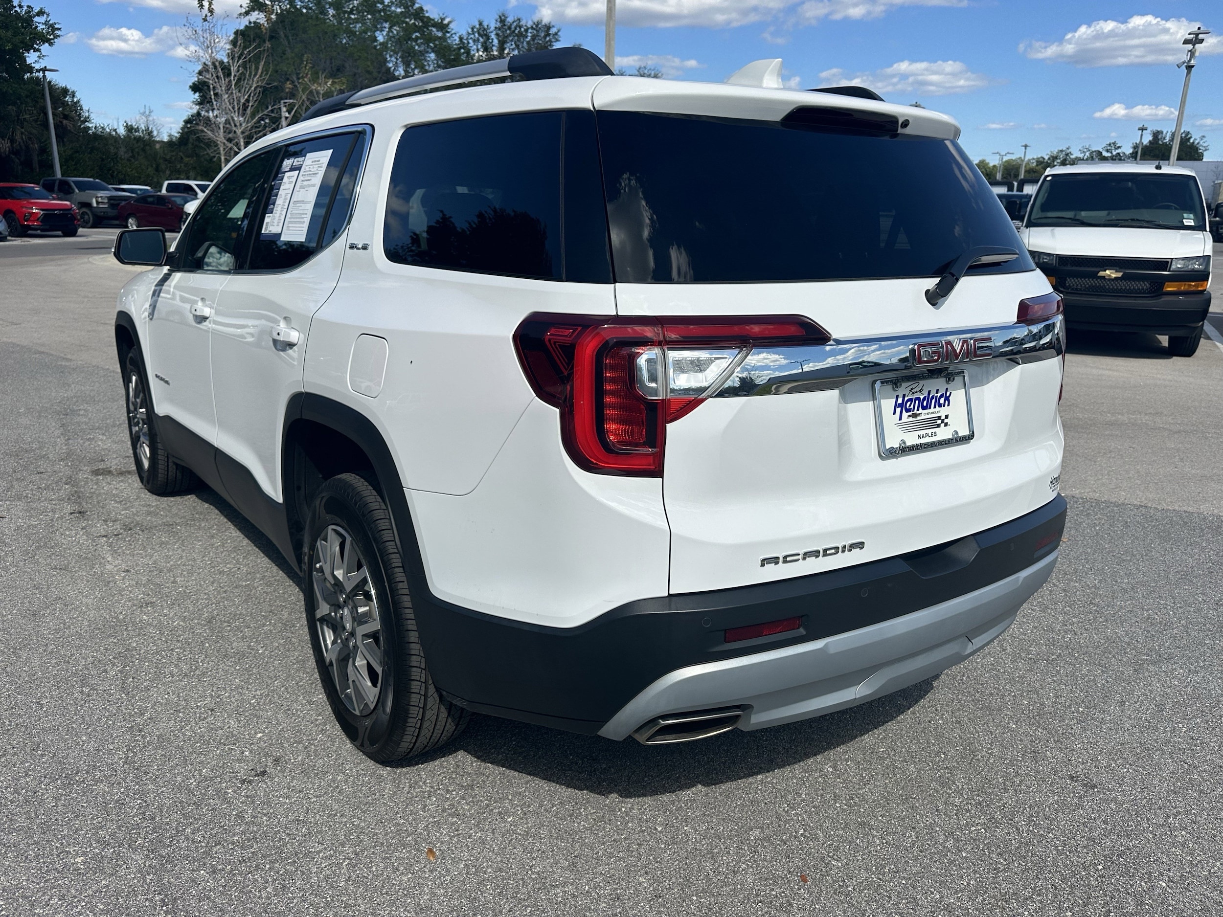 2023 GMC Acadia SLE photo 3
