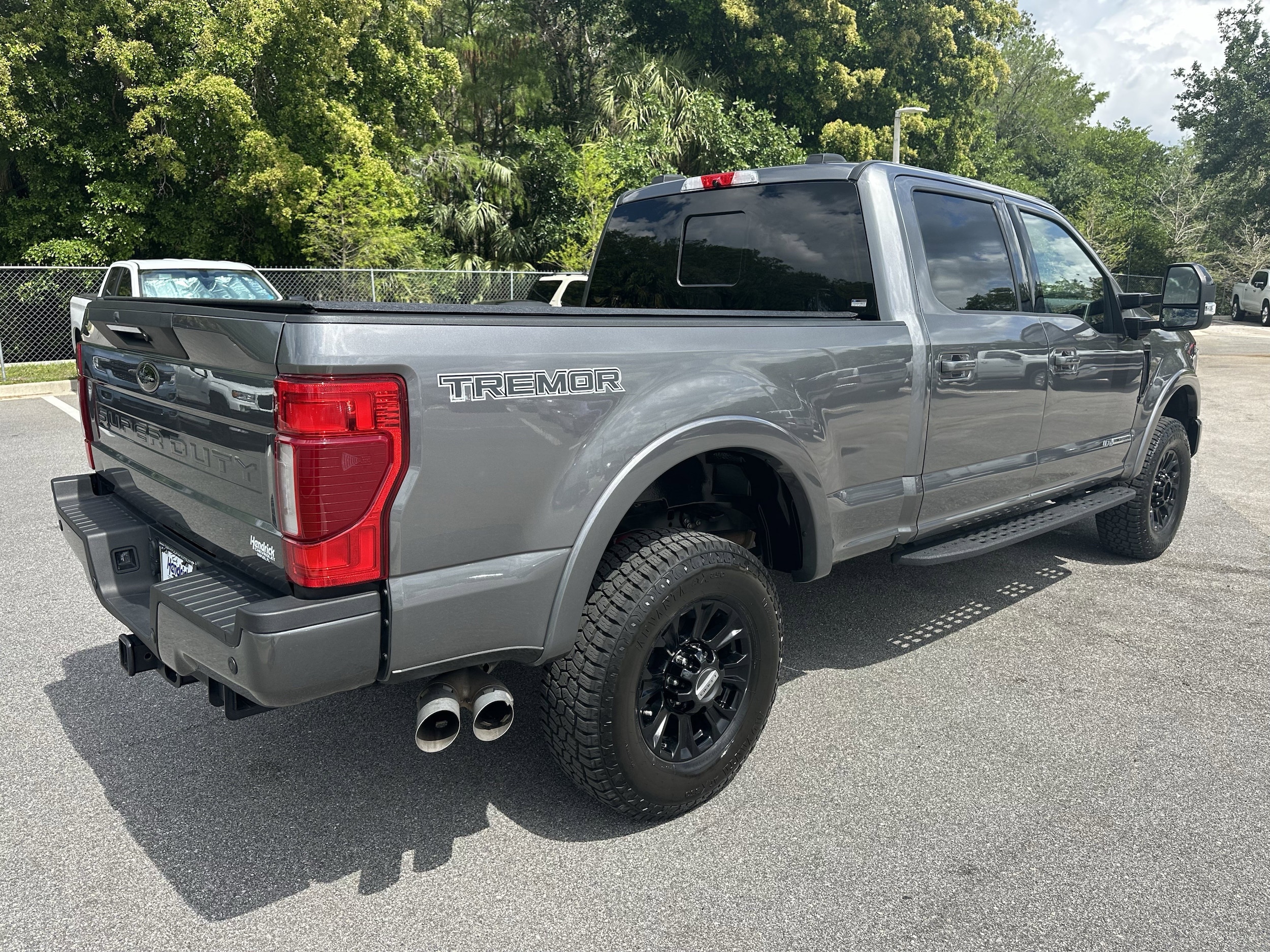 2022 Ford Super Duty F-250 SRW LARIAT photo 6