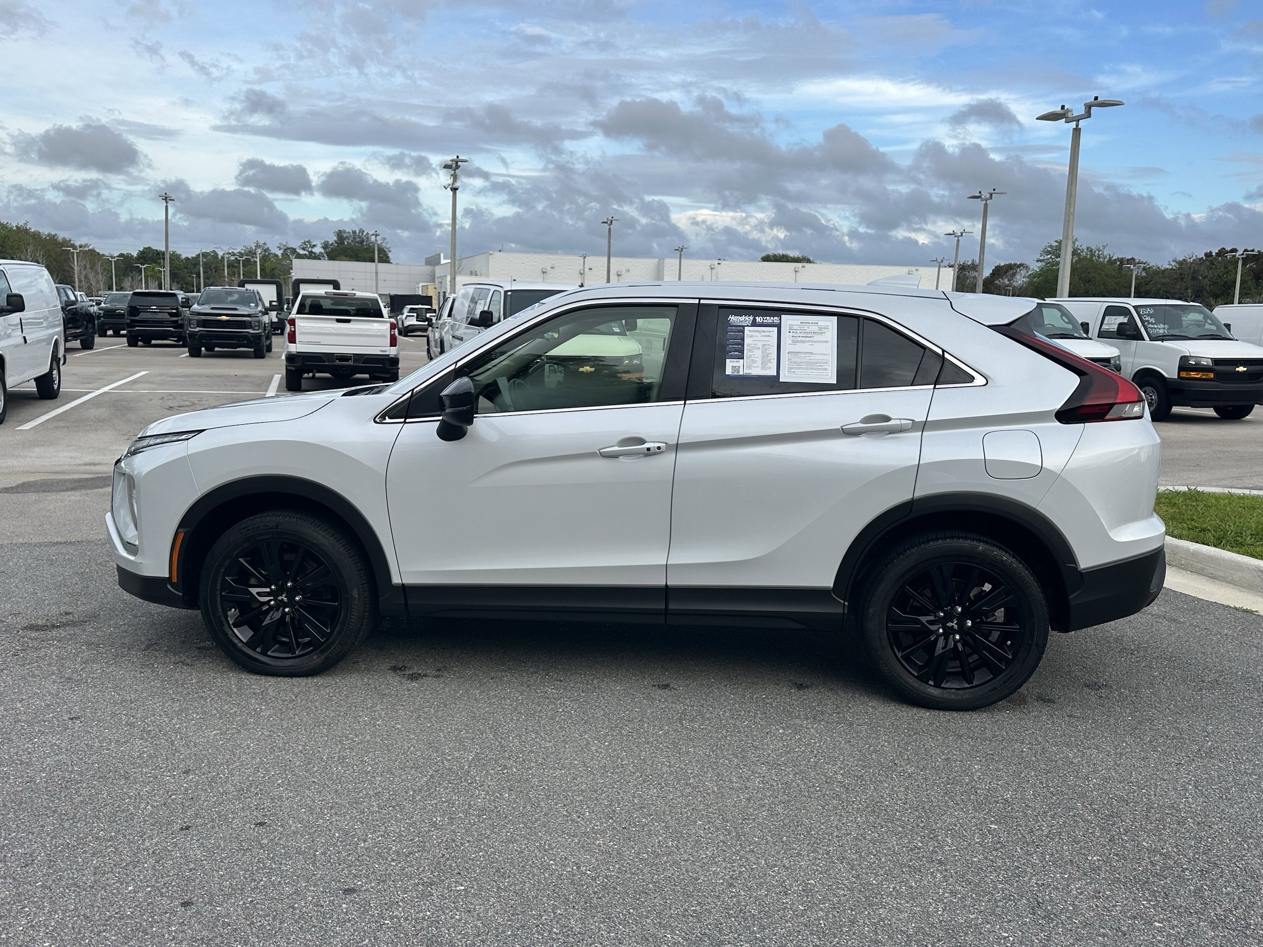 2024 Mitsubishi Eclipse Cross LE photo 5