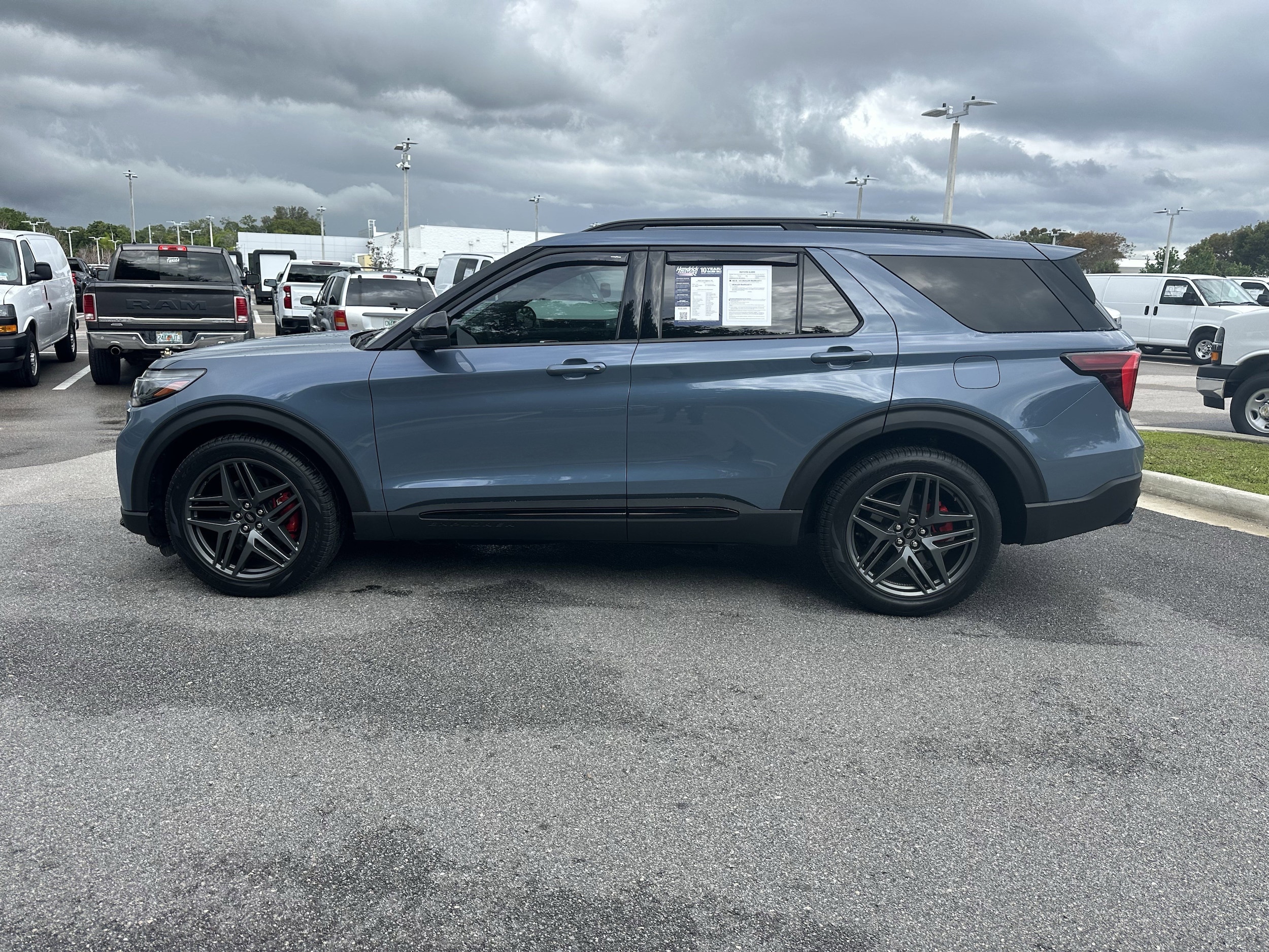 2025 Ford Explorer ST photo 5