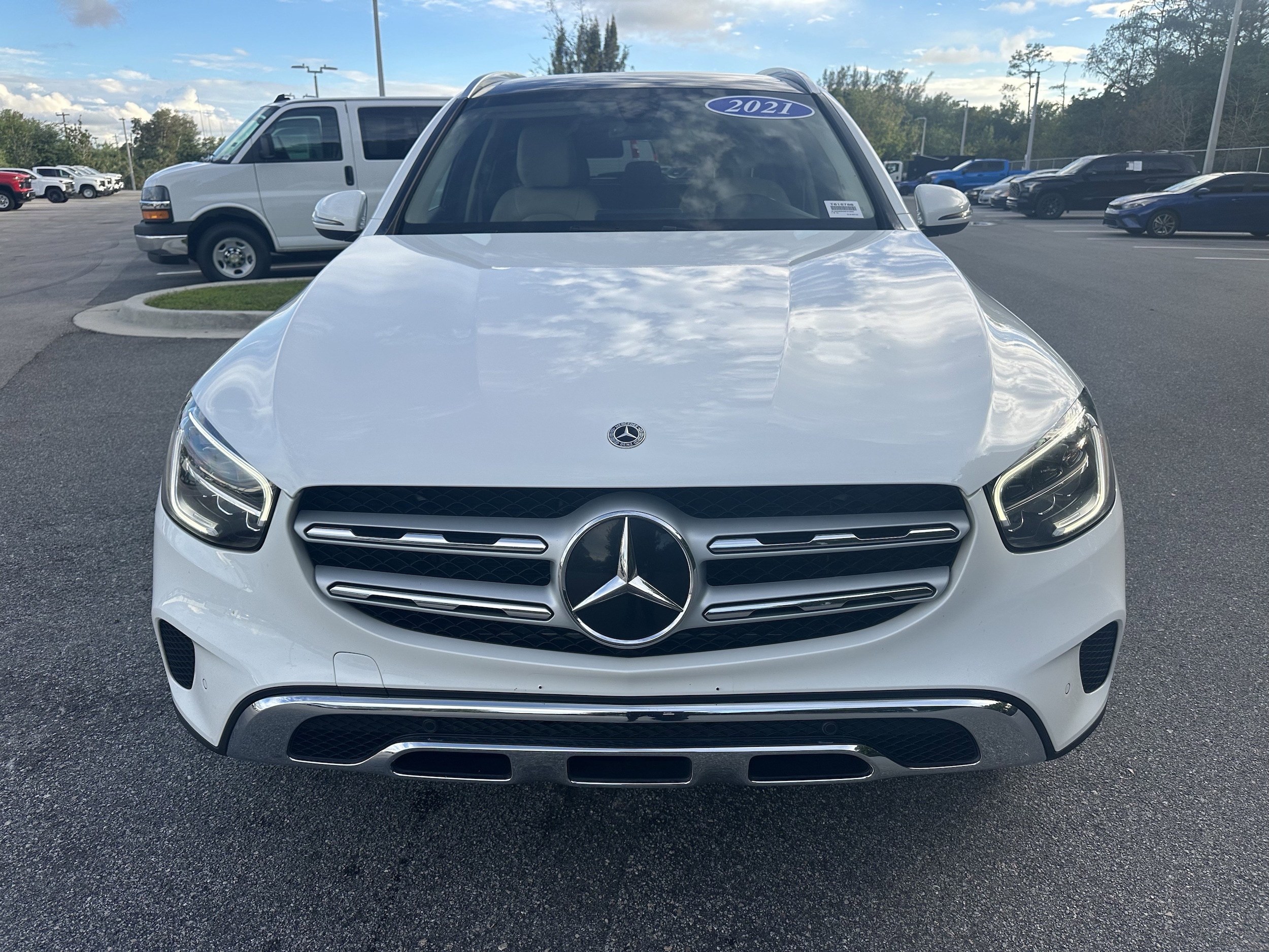 2021 Mercedes-Benz GLC 300 photo 2
