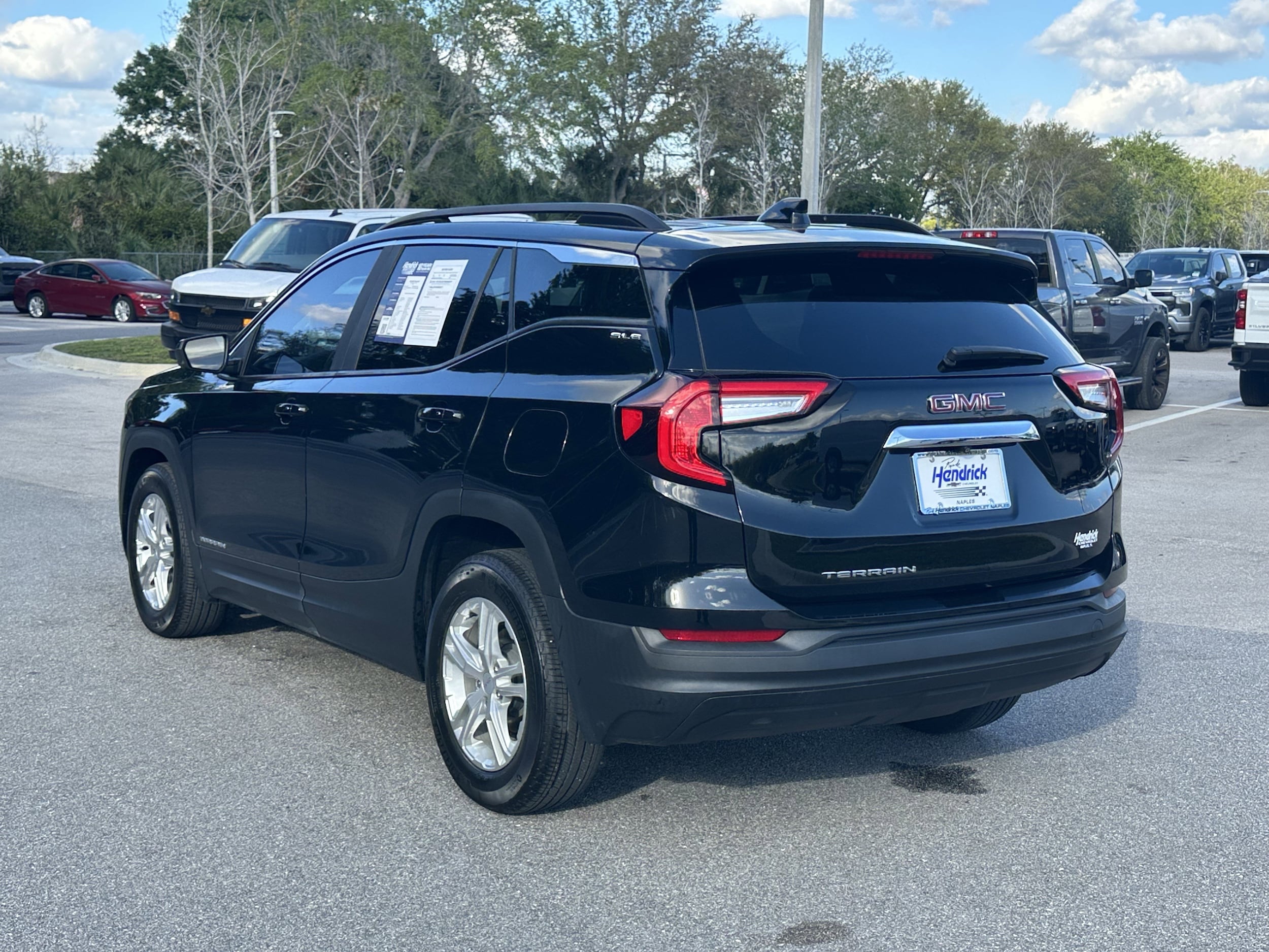 2022 GMC Terrain SLE photo 3