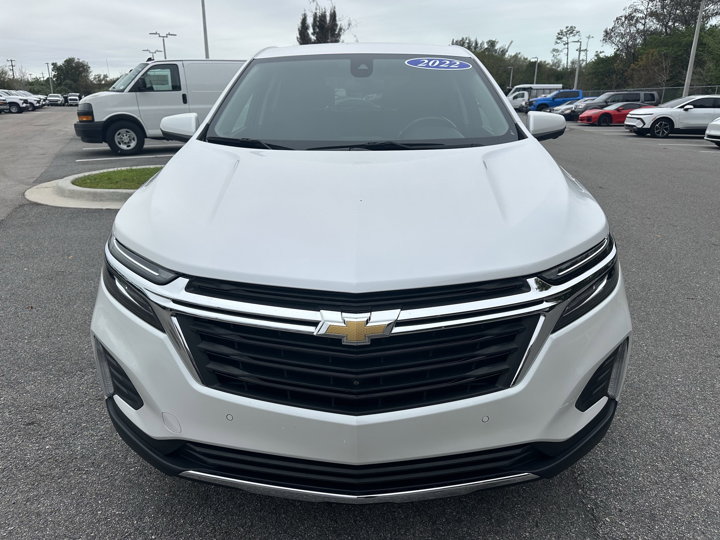 2022 Chevrolet Equinox LT photo 2