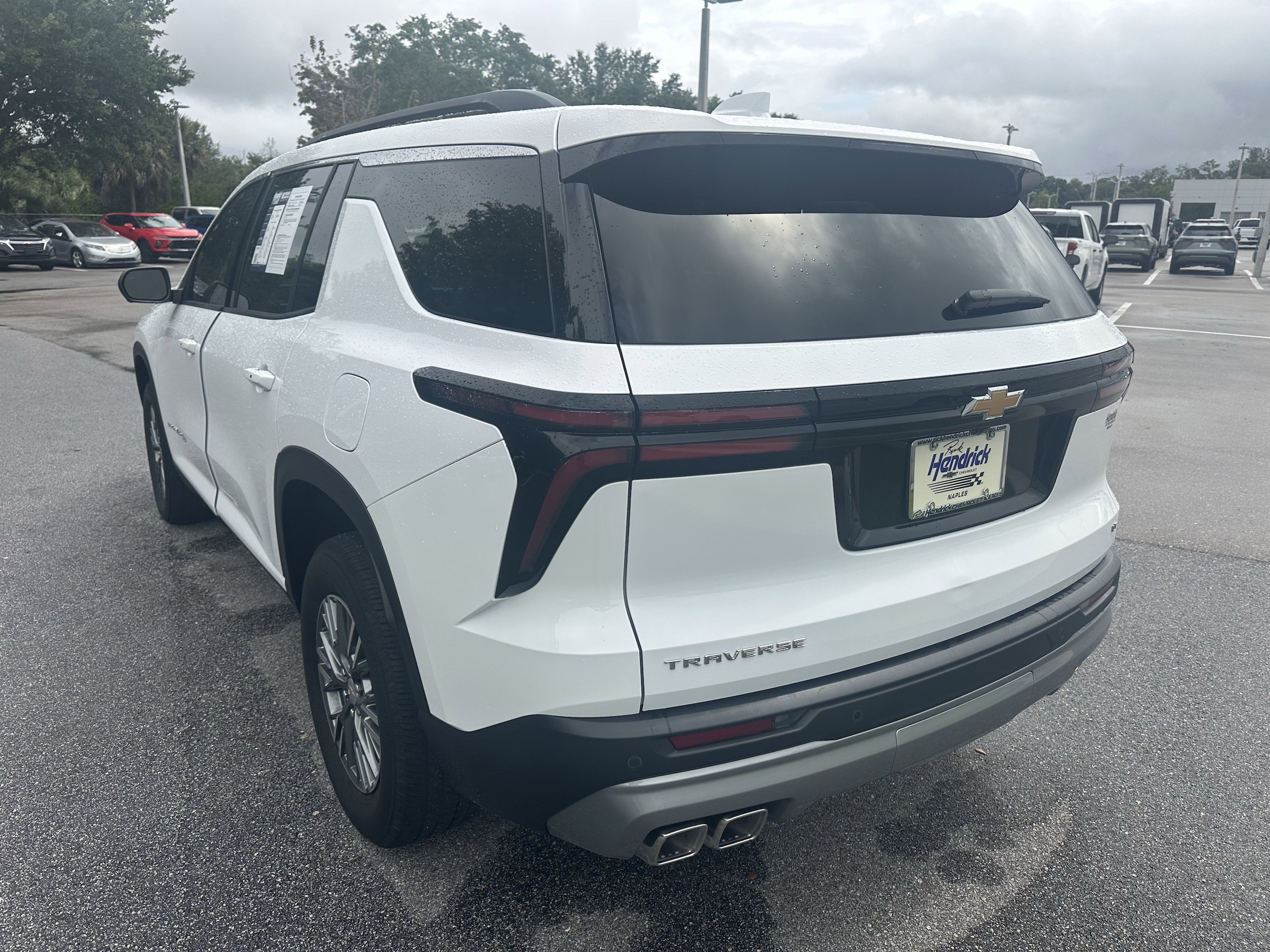 2024 Chevrolet Traverse FWD LT photo 5