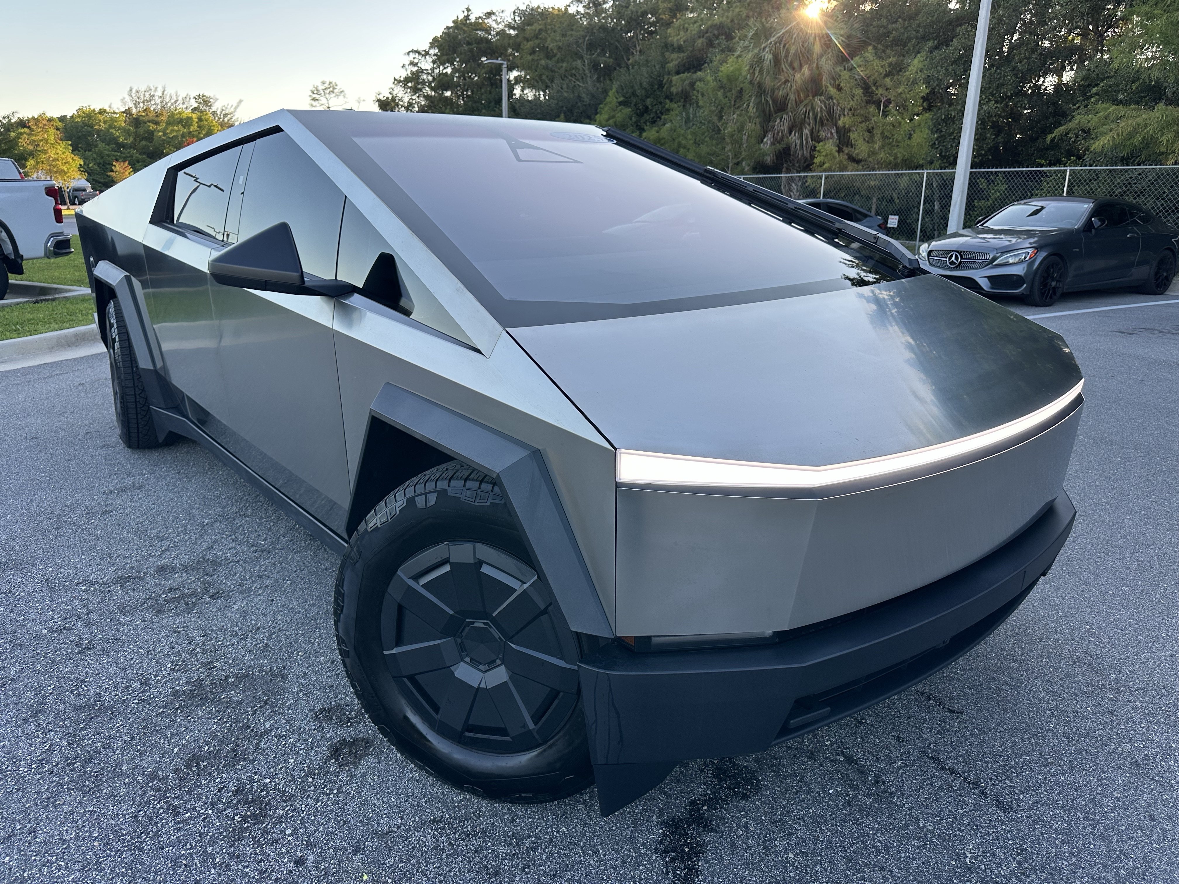 2025 Tesla Cybertruck Pickup