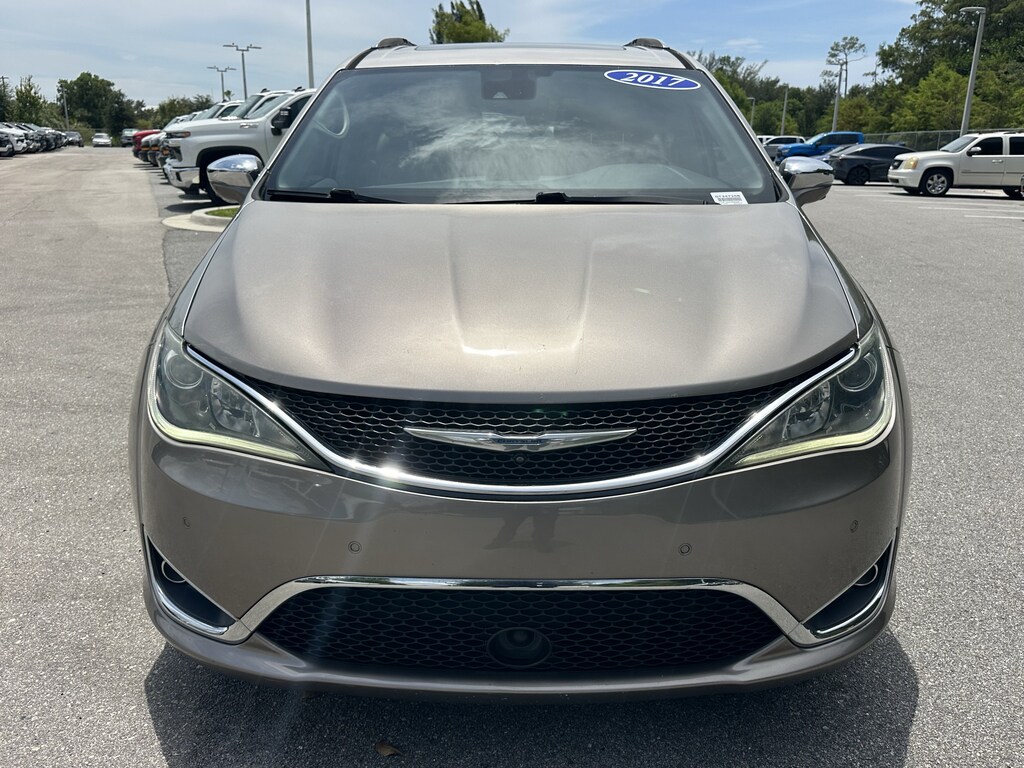 Used 2017 Chrysler Pacifica Limited Minivan