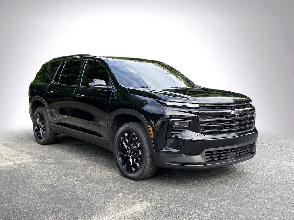 Used 2025 Chevrolet Traverse FWD LT SUV