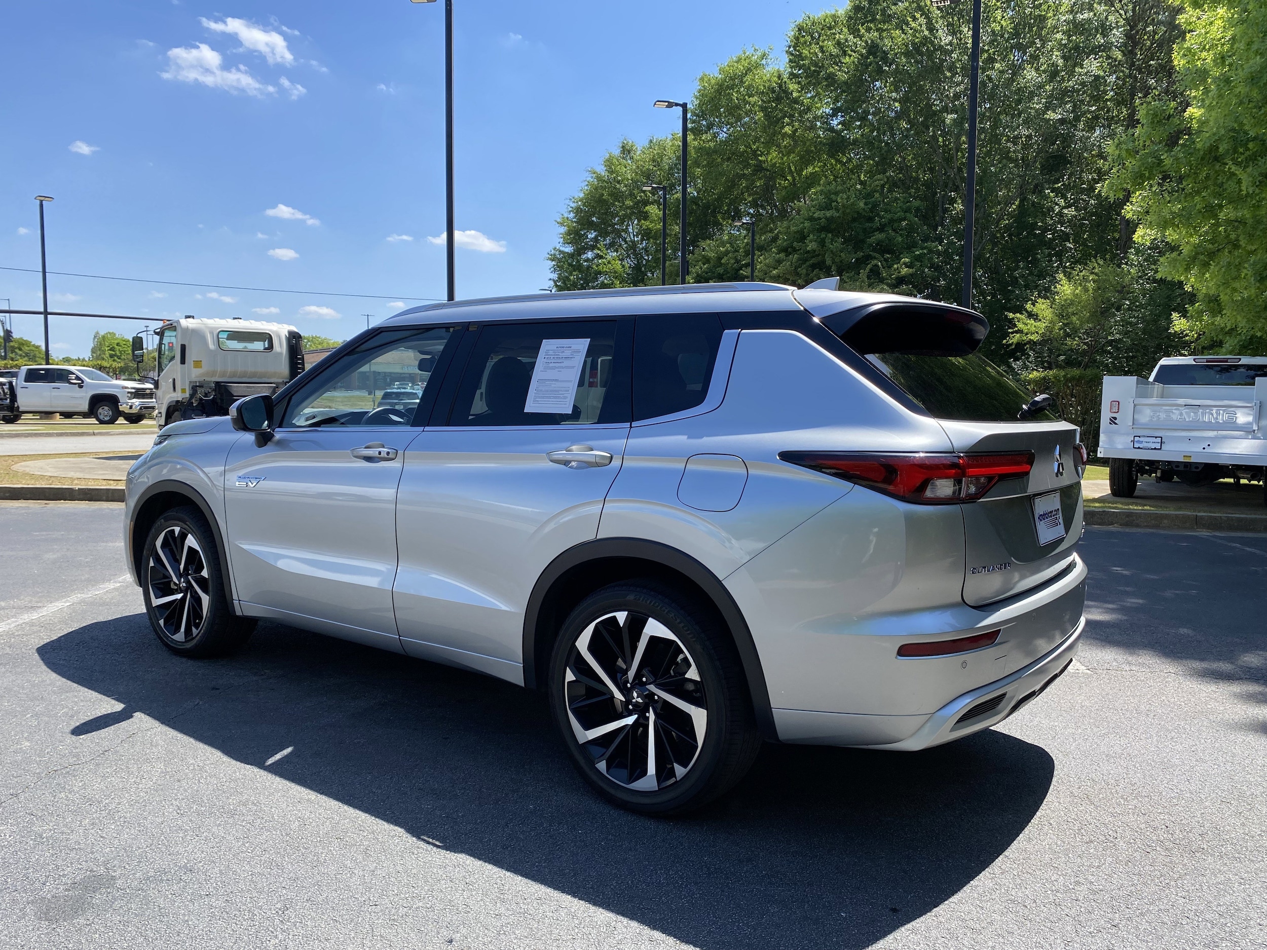 2024 Mitsubishi Outlander Plug-In Hybrid SEL photo 6