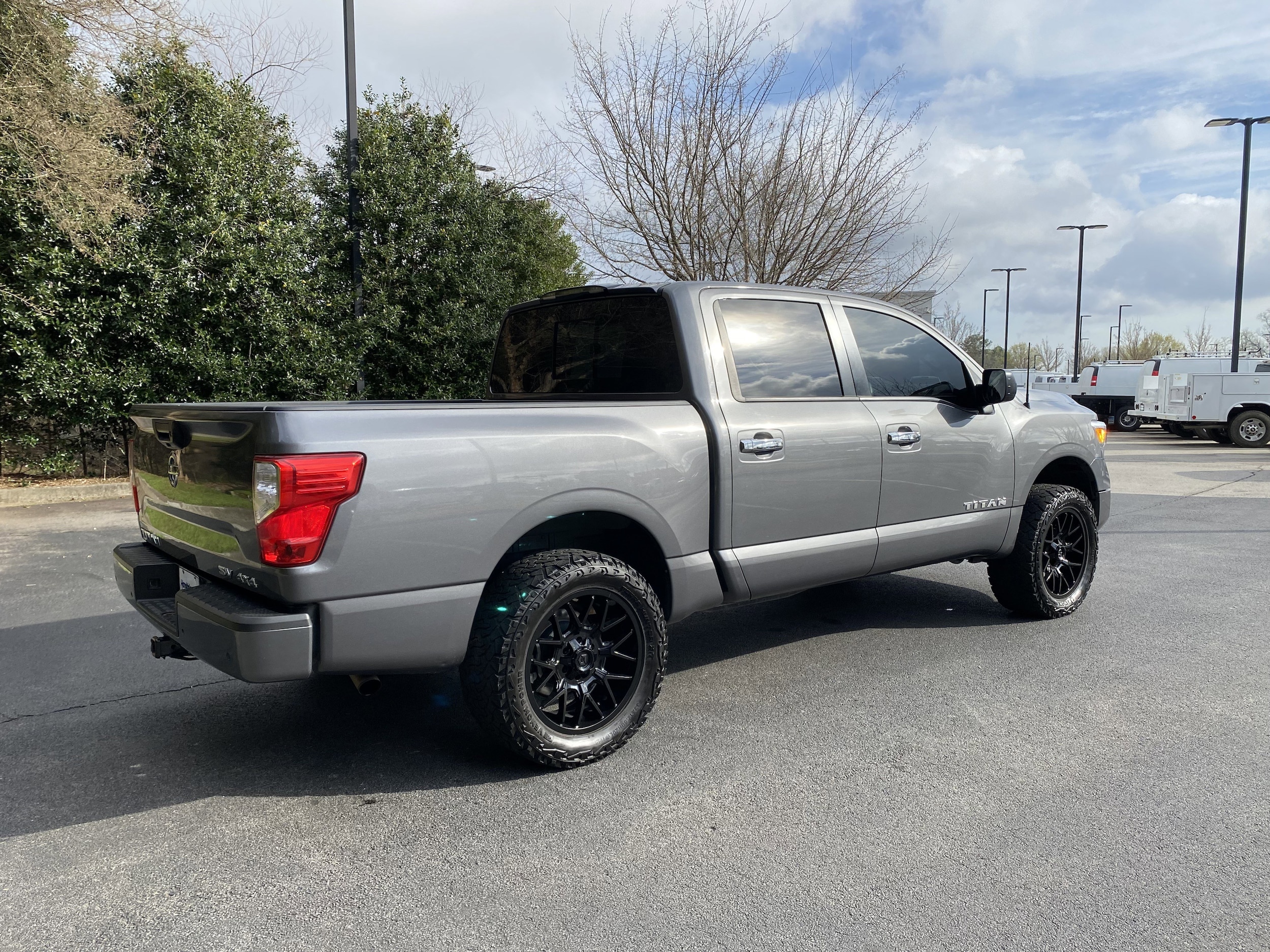 2021 Nissan Titan SV photo 3