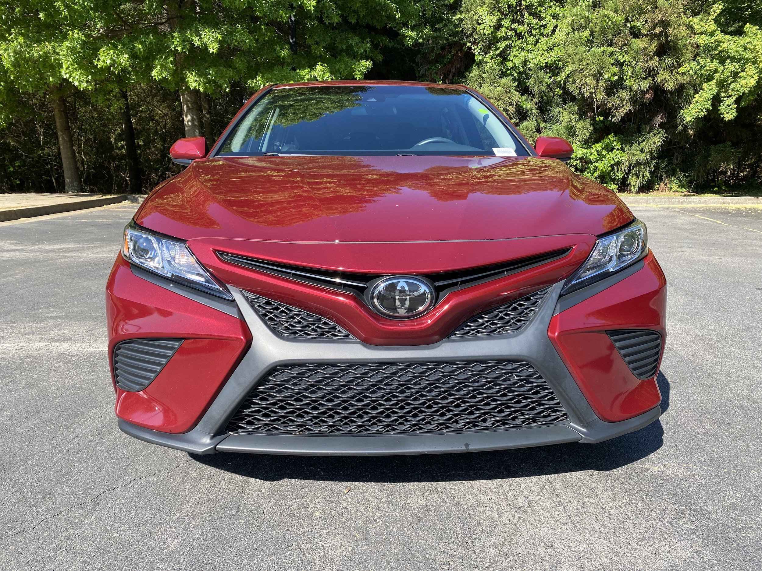 2018 Toyota Camry SE photo 2