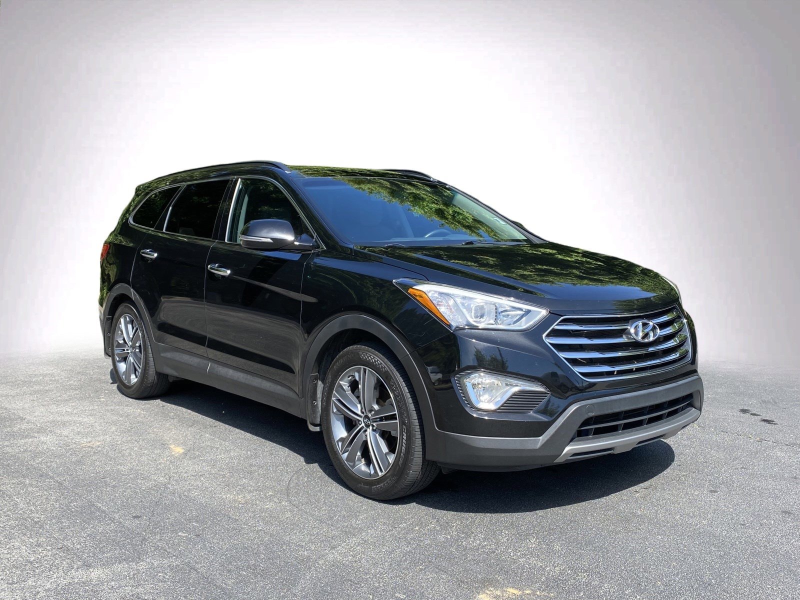 2016 Hyundai Santa Fe SE photo 2