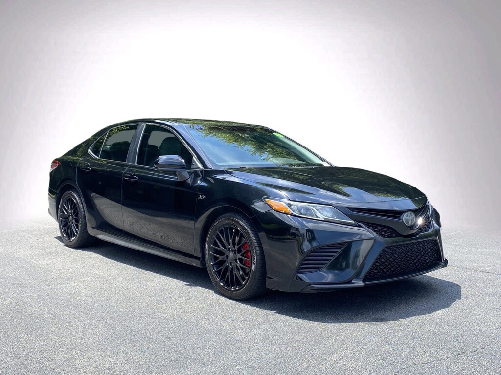 Used 2018 Toyota Camry SE Sedan