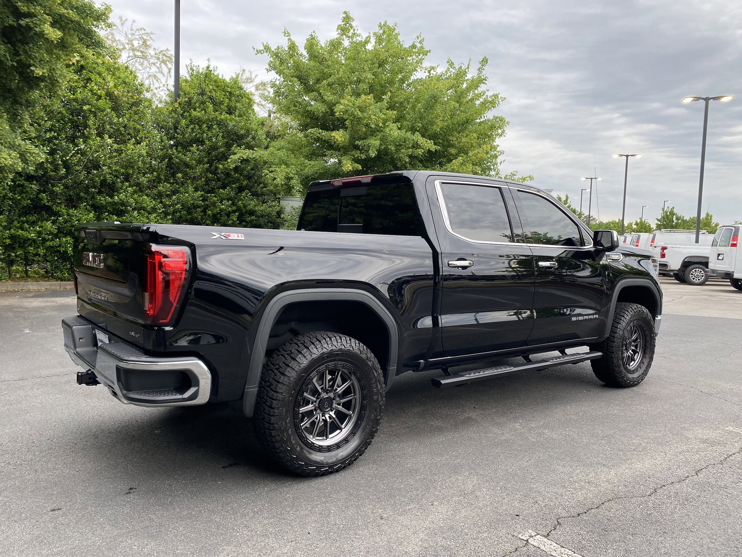 2024 GMC Sierra 1500 SLT photo 3