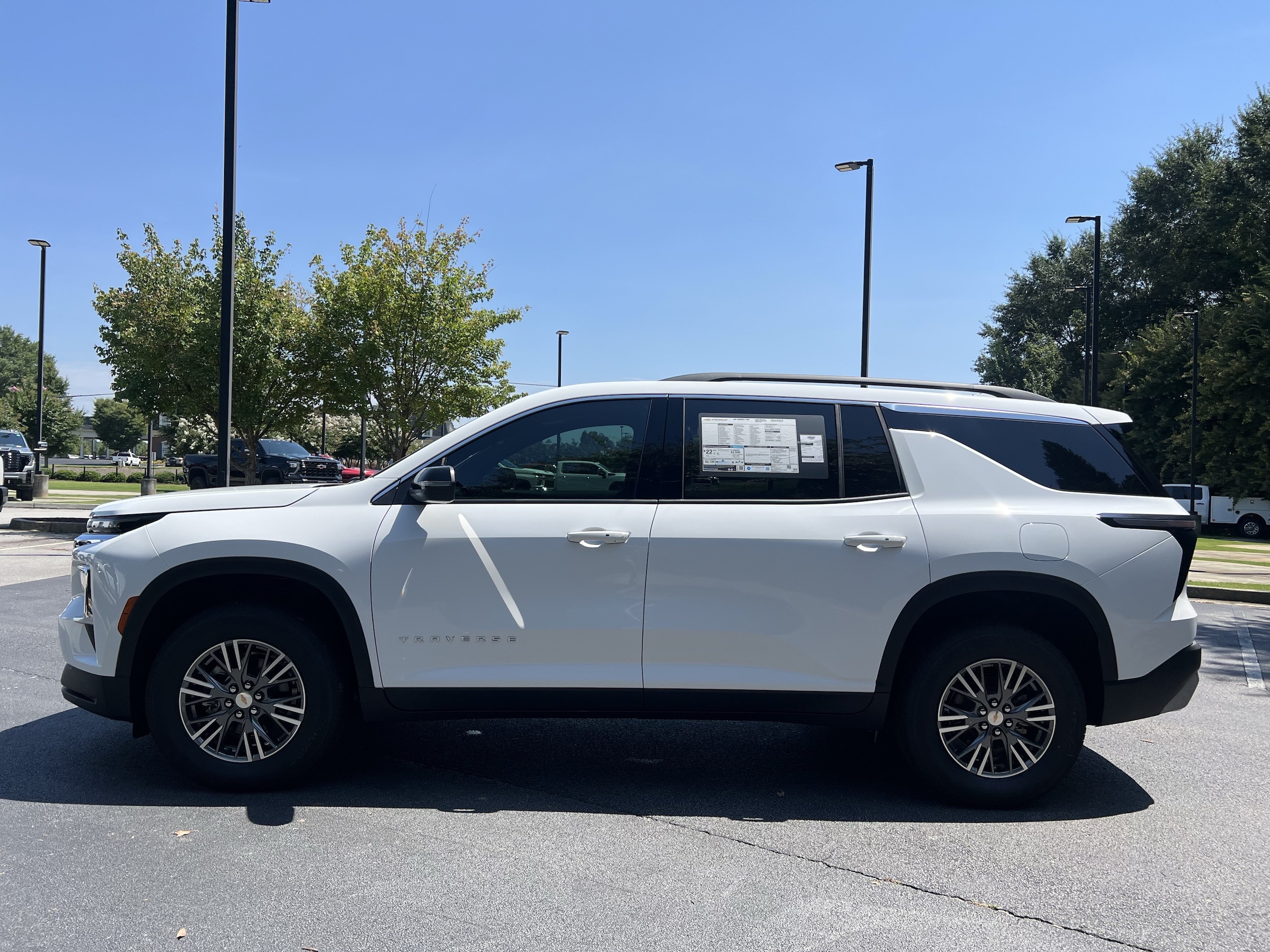 2027 Chevrolet Traverse FWD LT