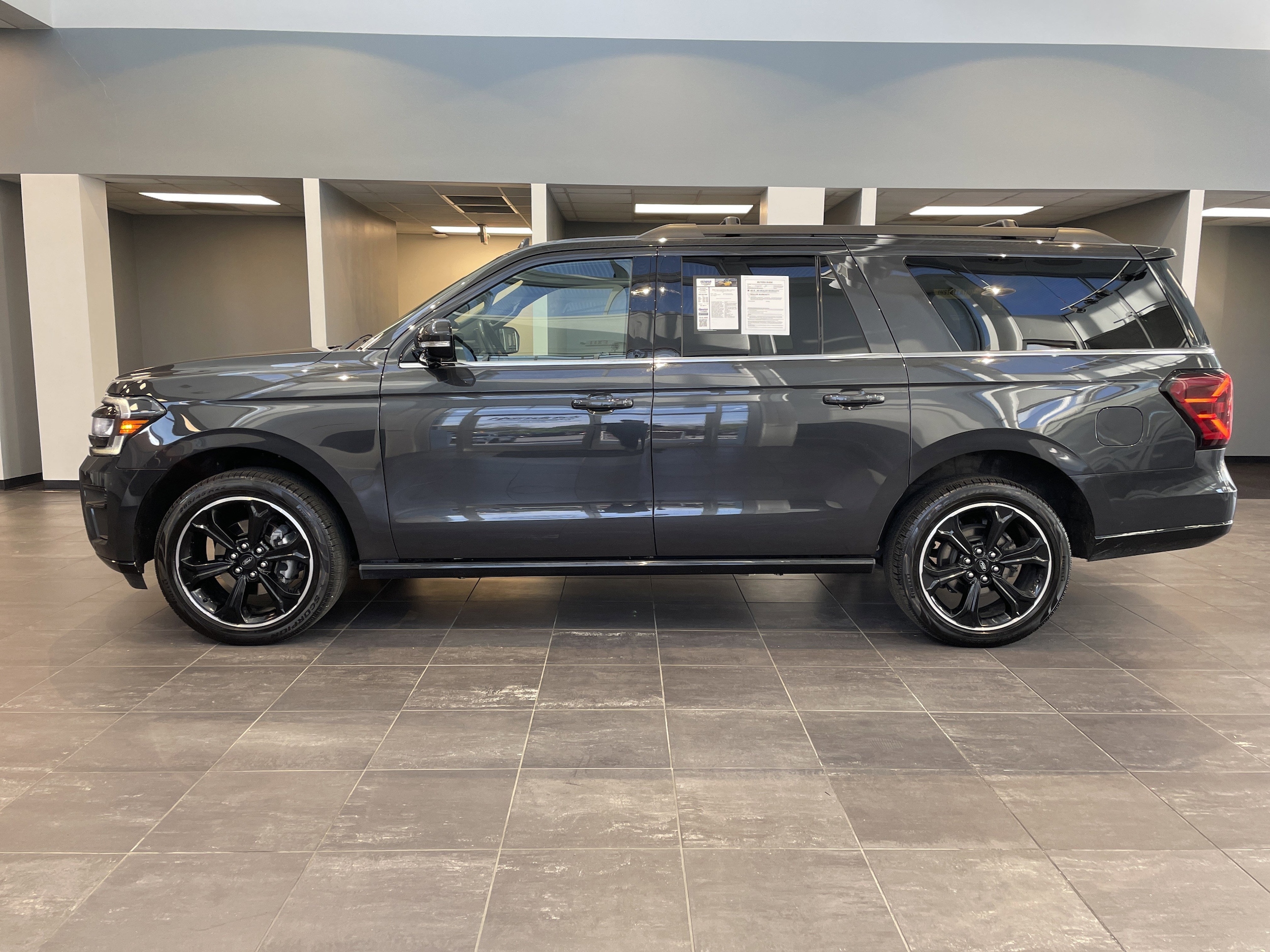 2023 Ford Expedition Max Limited photo 5
