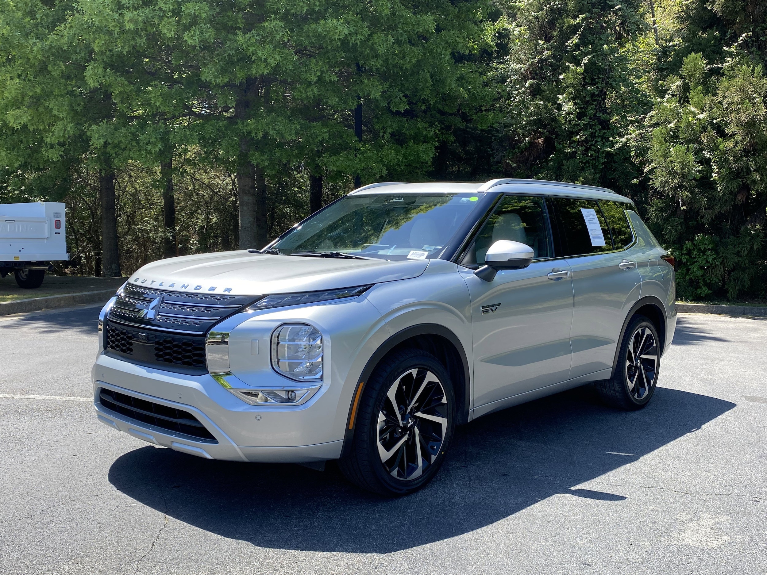 2024 Mitsubishi Outlander Plug-In Hybrid SEL photo 4