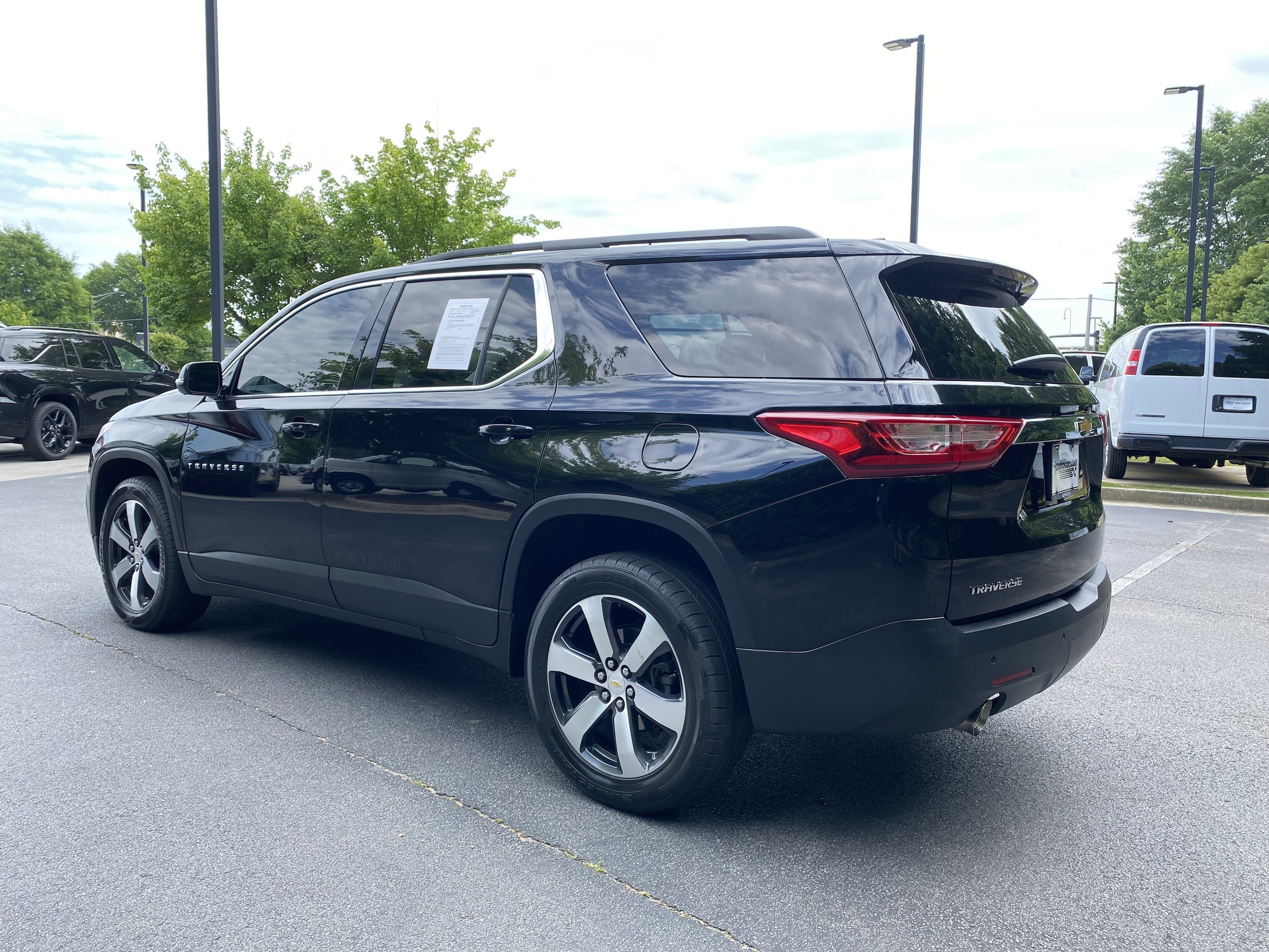 2020 Chevrolet Traverse LT Leather photo 6