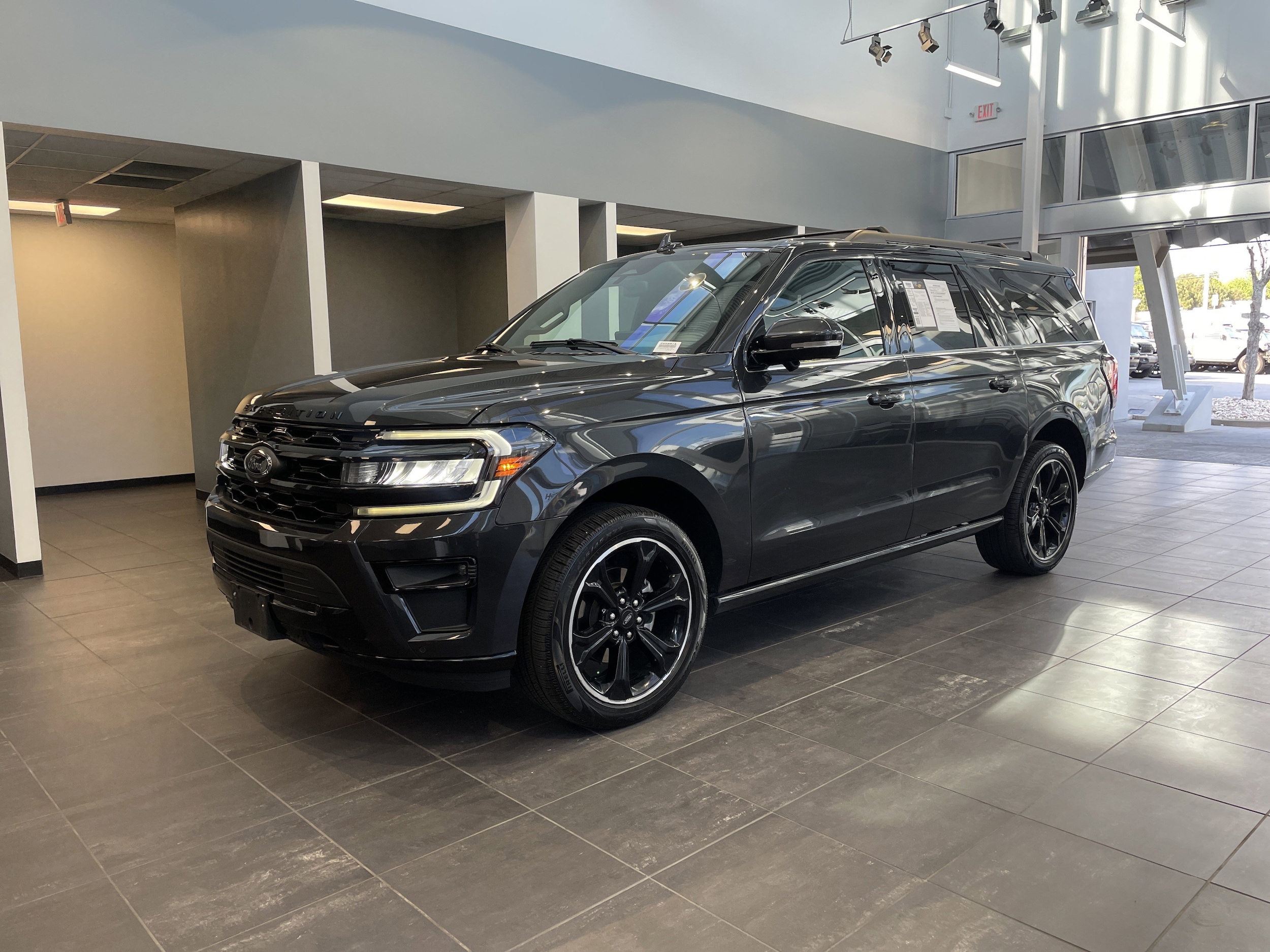 2023 Ford Expedition Max Limited photo 4