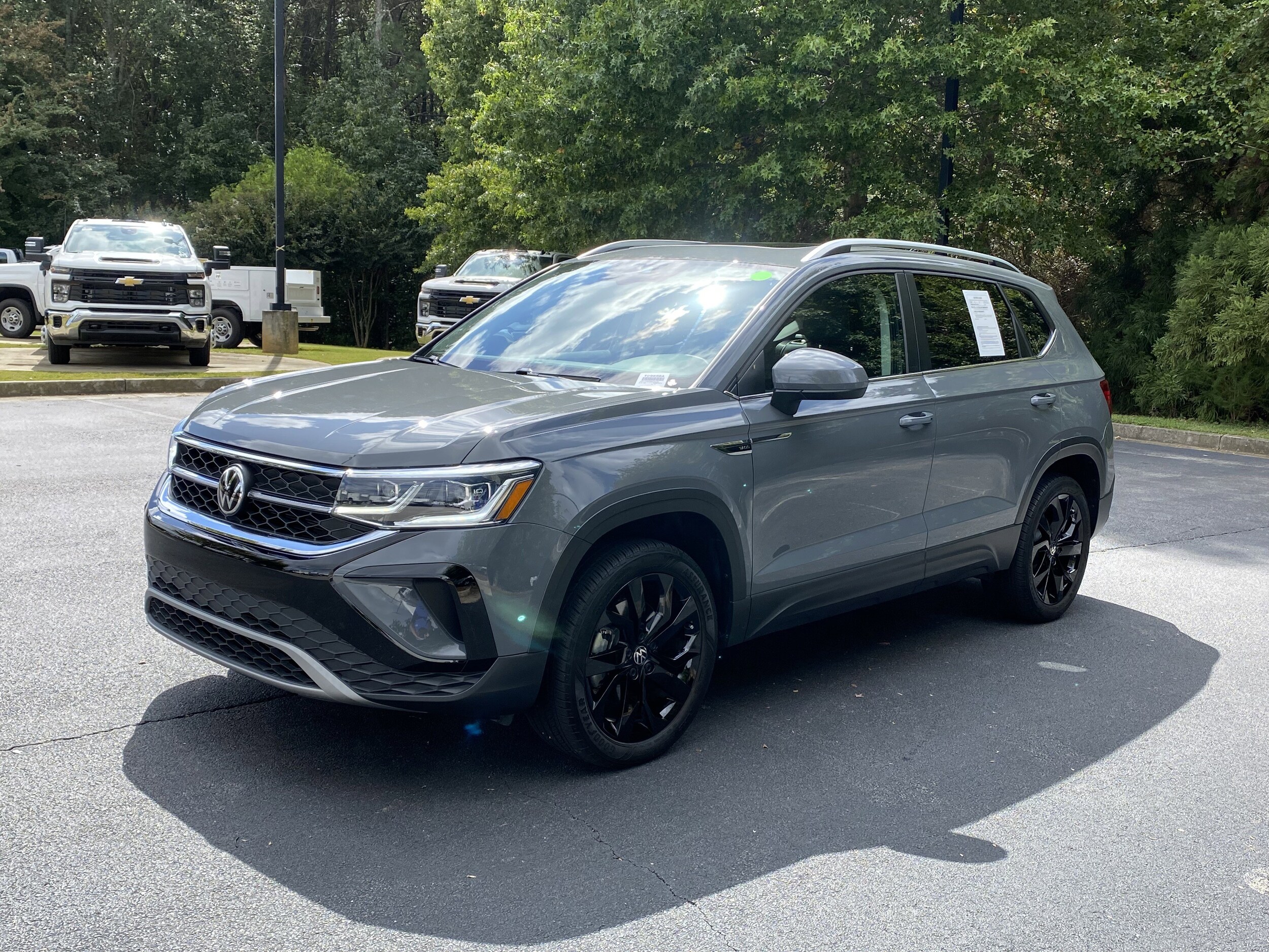 2022 Volkswagen Taos SEL photo 2