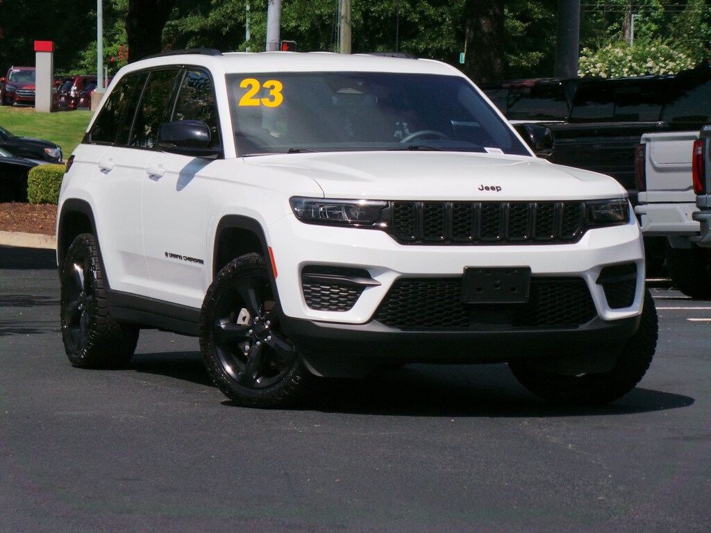 Used 2023 Jeep Grand Cherokee Altitude SUV