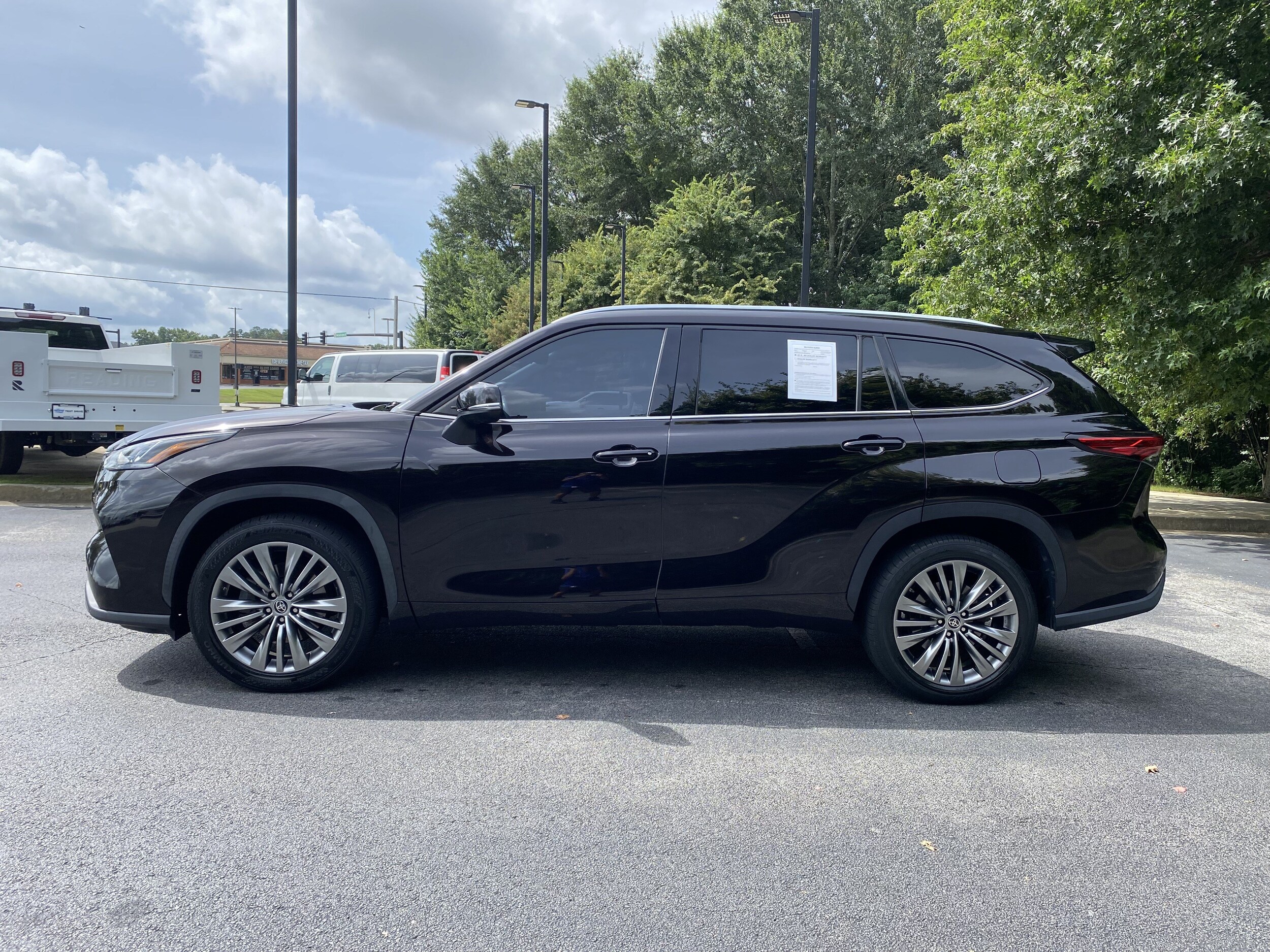 2022 Toyota Highlander Hybrid Platinum