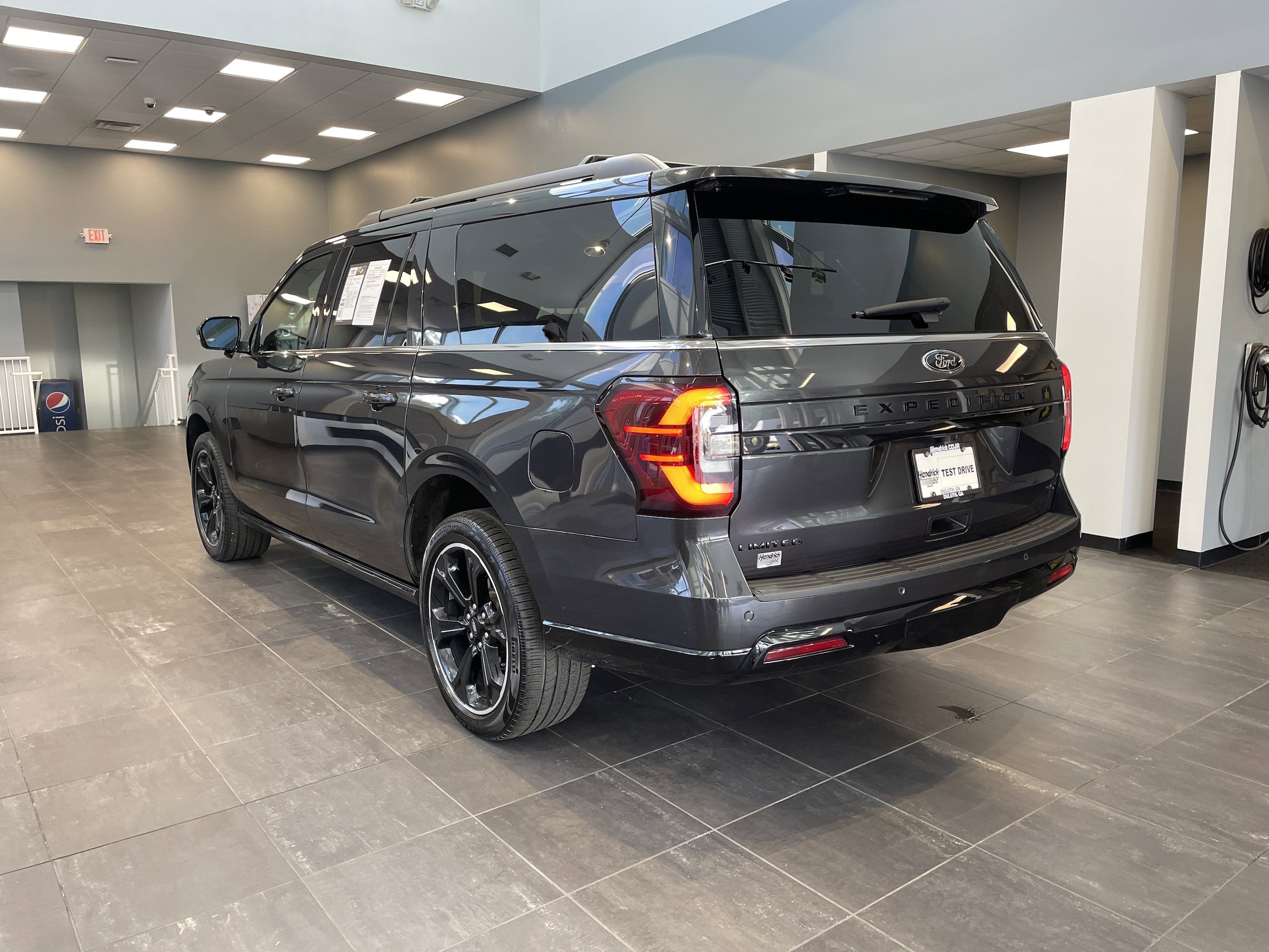 2023 Ford Expedition Max Limited photo 6