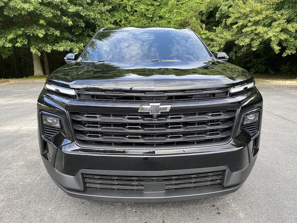Used 2025 Chevrolet Traverse FWD LT SUV