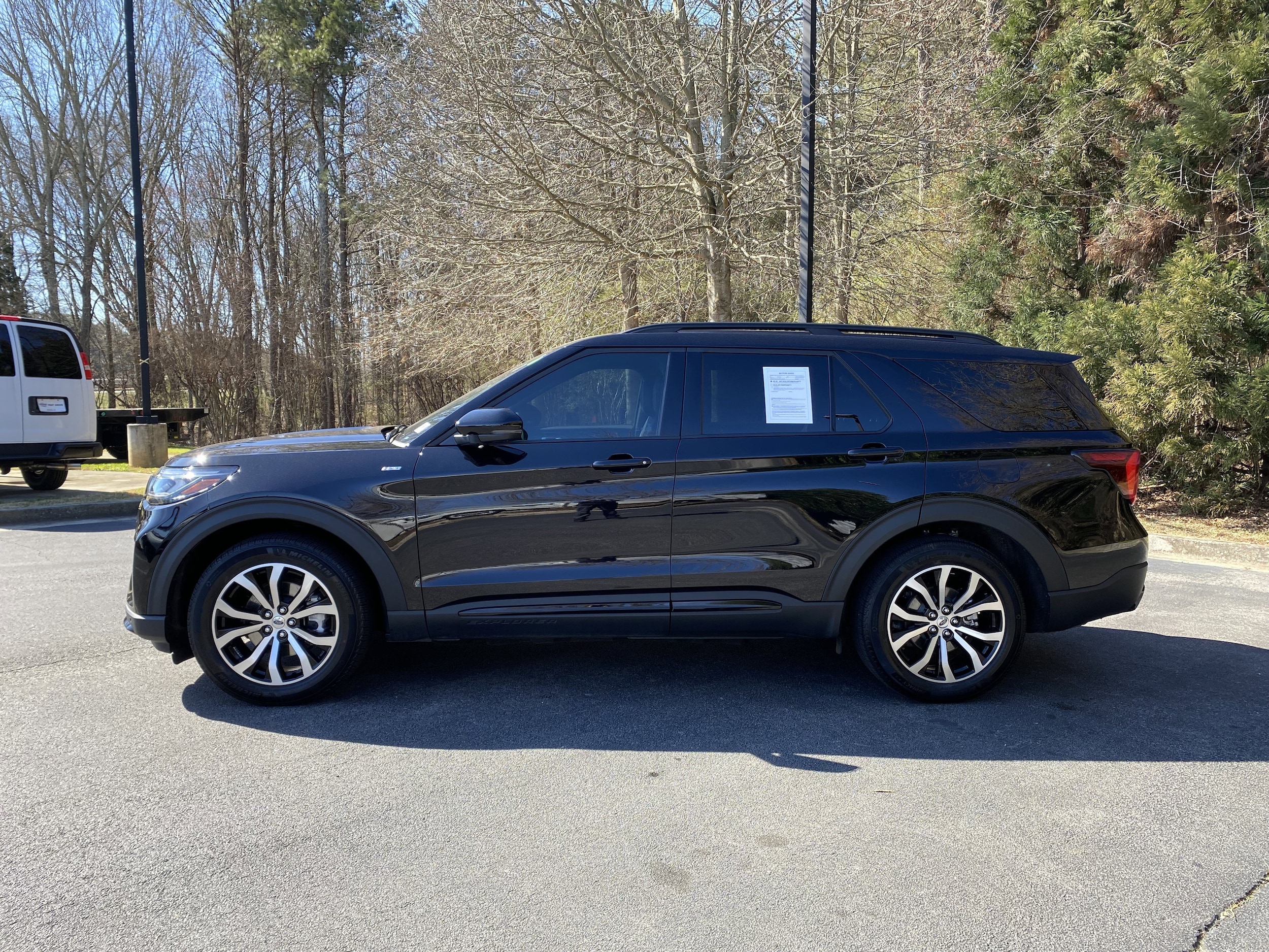 2025 Ford Explorer ST-Line photo 4