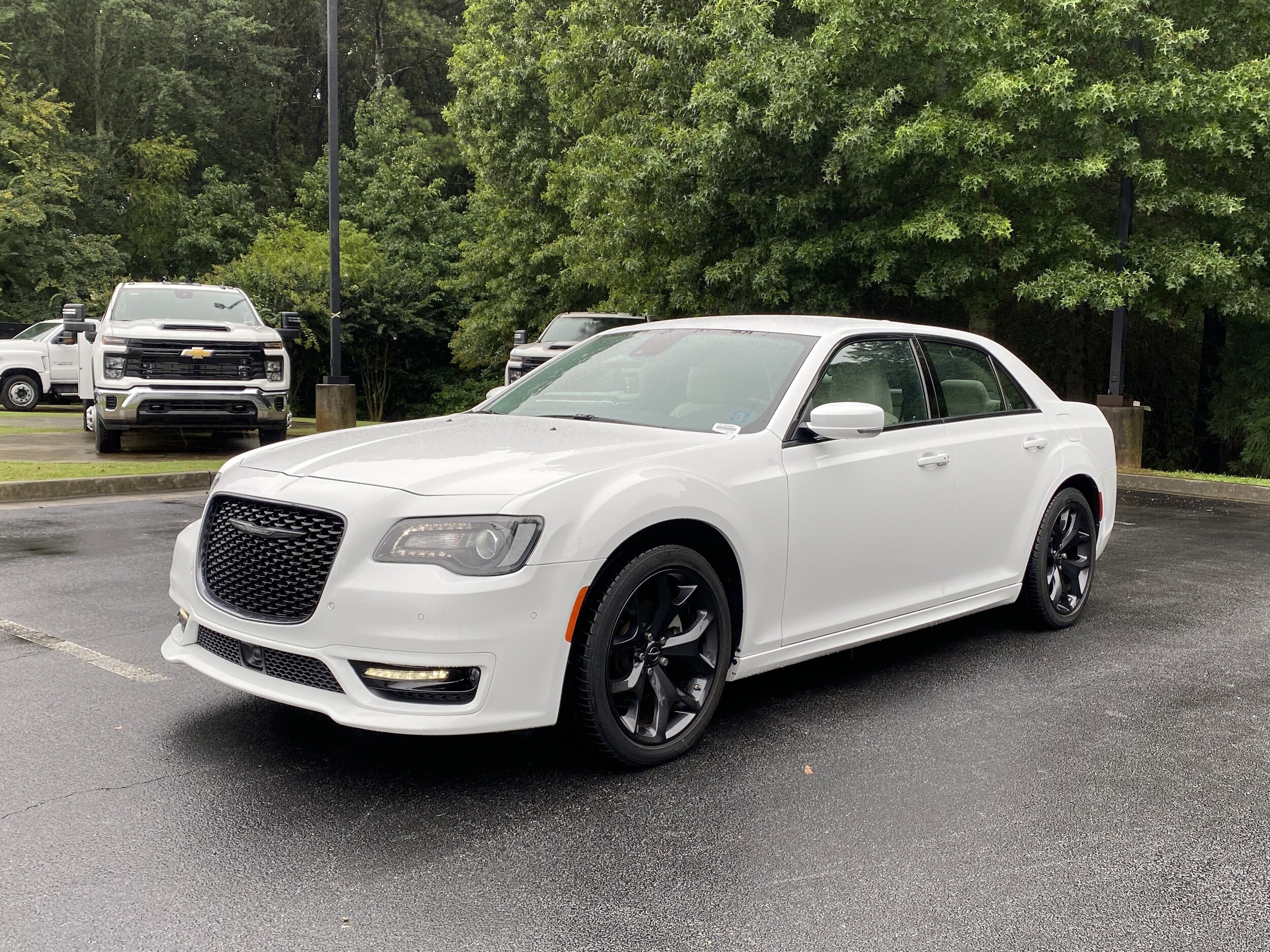 2022 Chrysler 300 Touring L photo 3