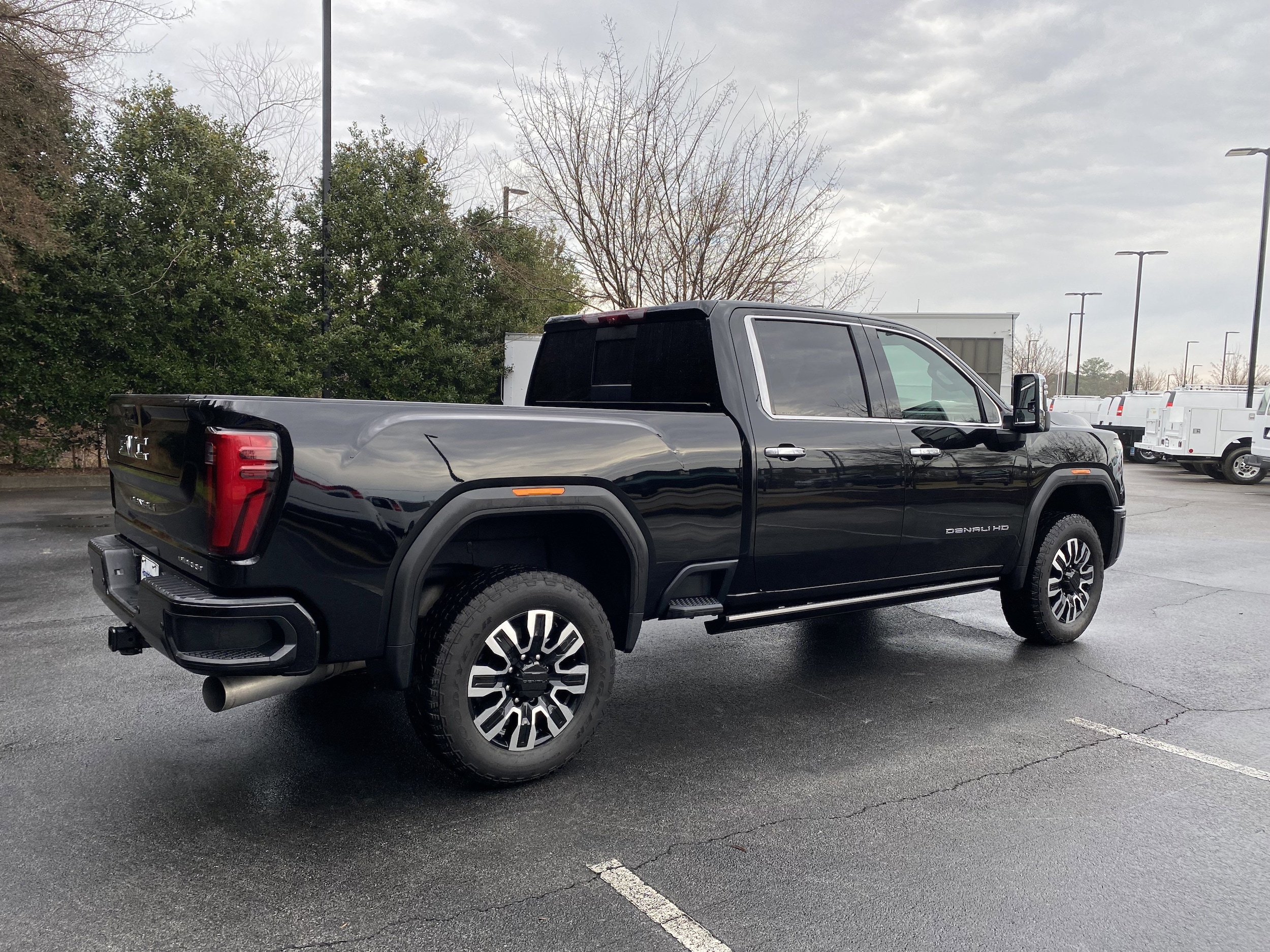 2025 GMC Sierra 2500HD Denali Ultimate photo 3