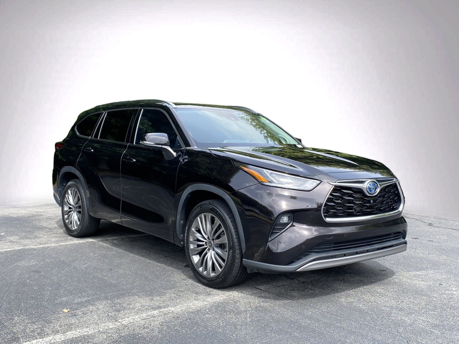 2022 Toyota Highlander Hybrid Platinum