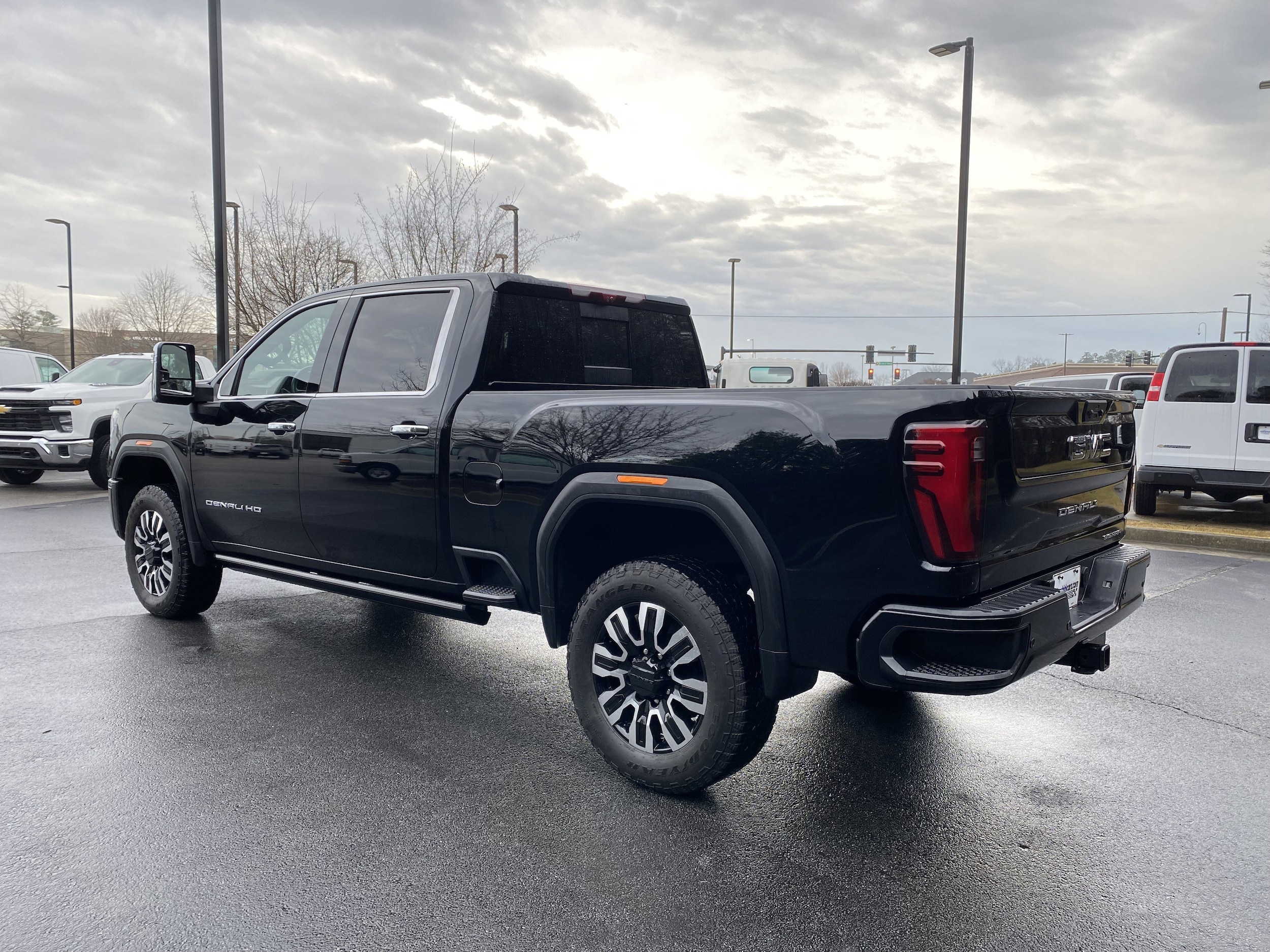2025 GMC Sierra 2500HD Denali Ultimate photo 5