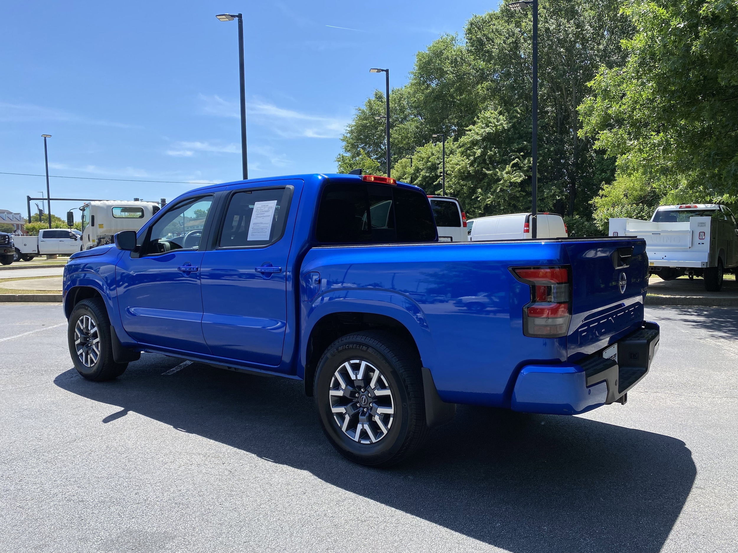 2024 Nissan Frontier SL photo 5