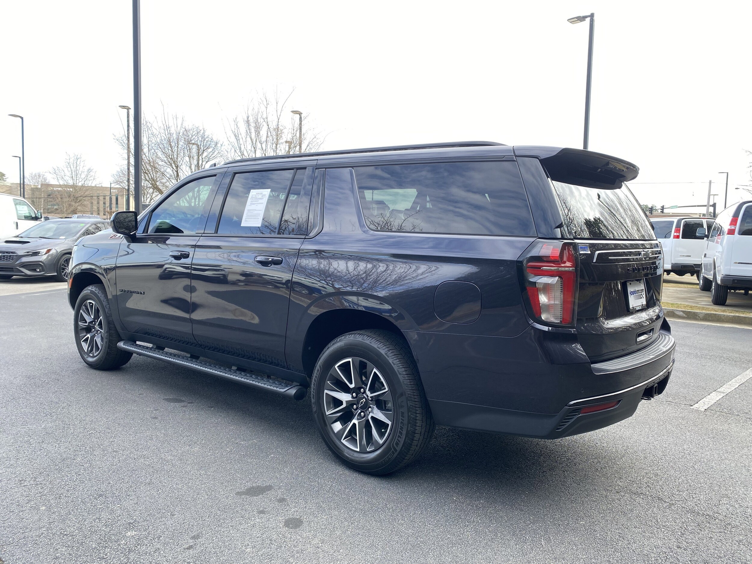 2023 Chevrolet Suburban Z71 photo 3