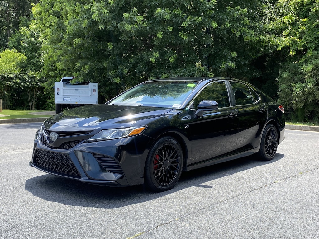 Used 2018 Toyota Camry SE Sedan